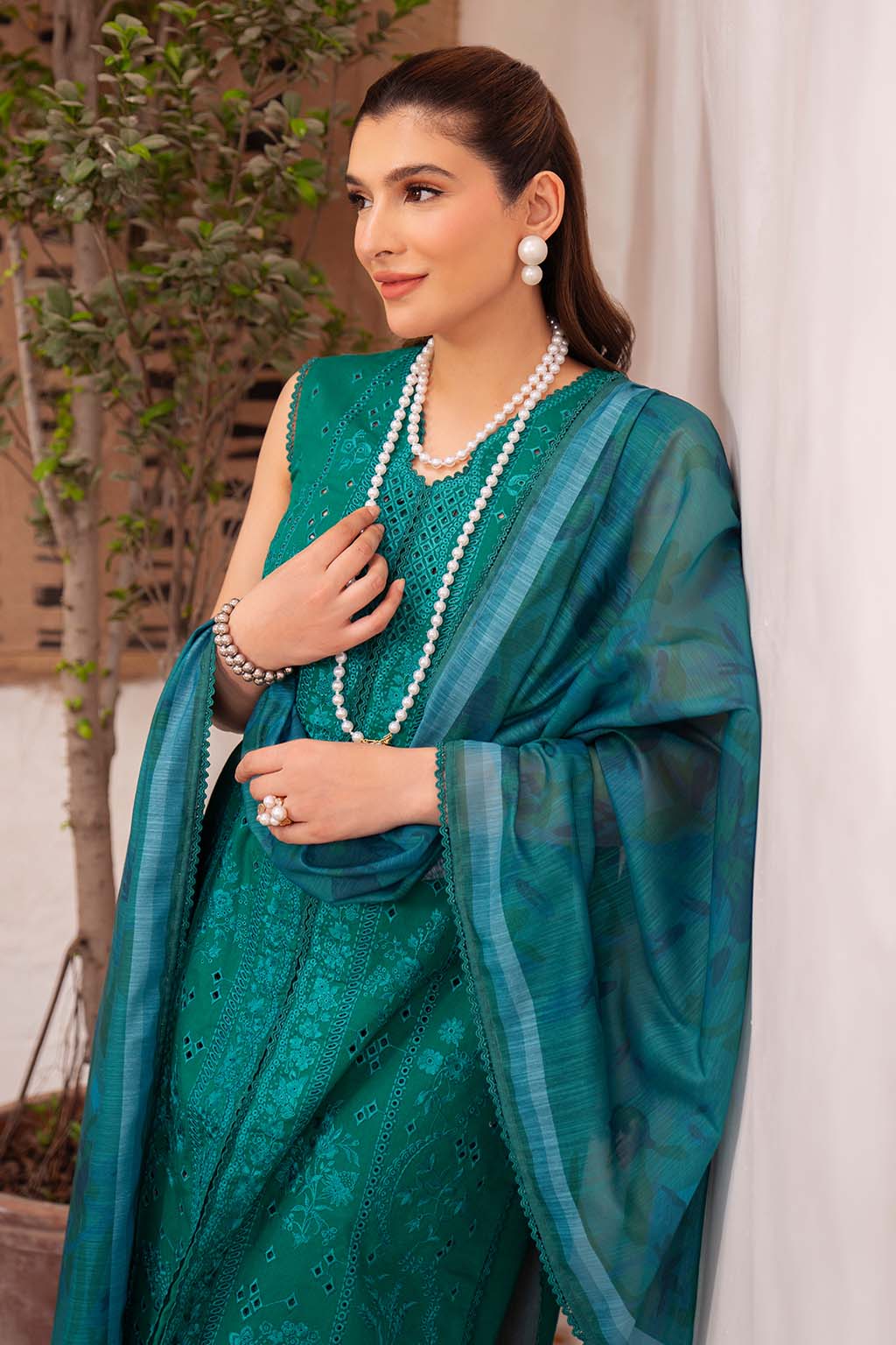 Neeshay | Symphony Luxury Lawn | ZING - Rang-e-Khaas