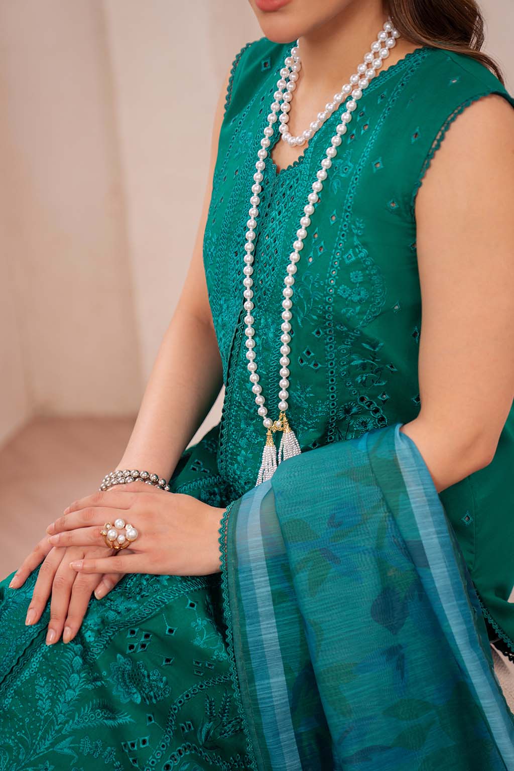 Neeshay | Symphony Luxury Lawn | ZING - Rang-e-Khaas