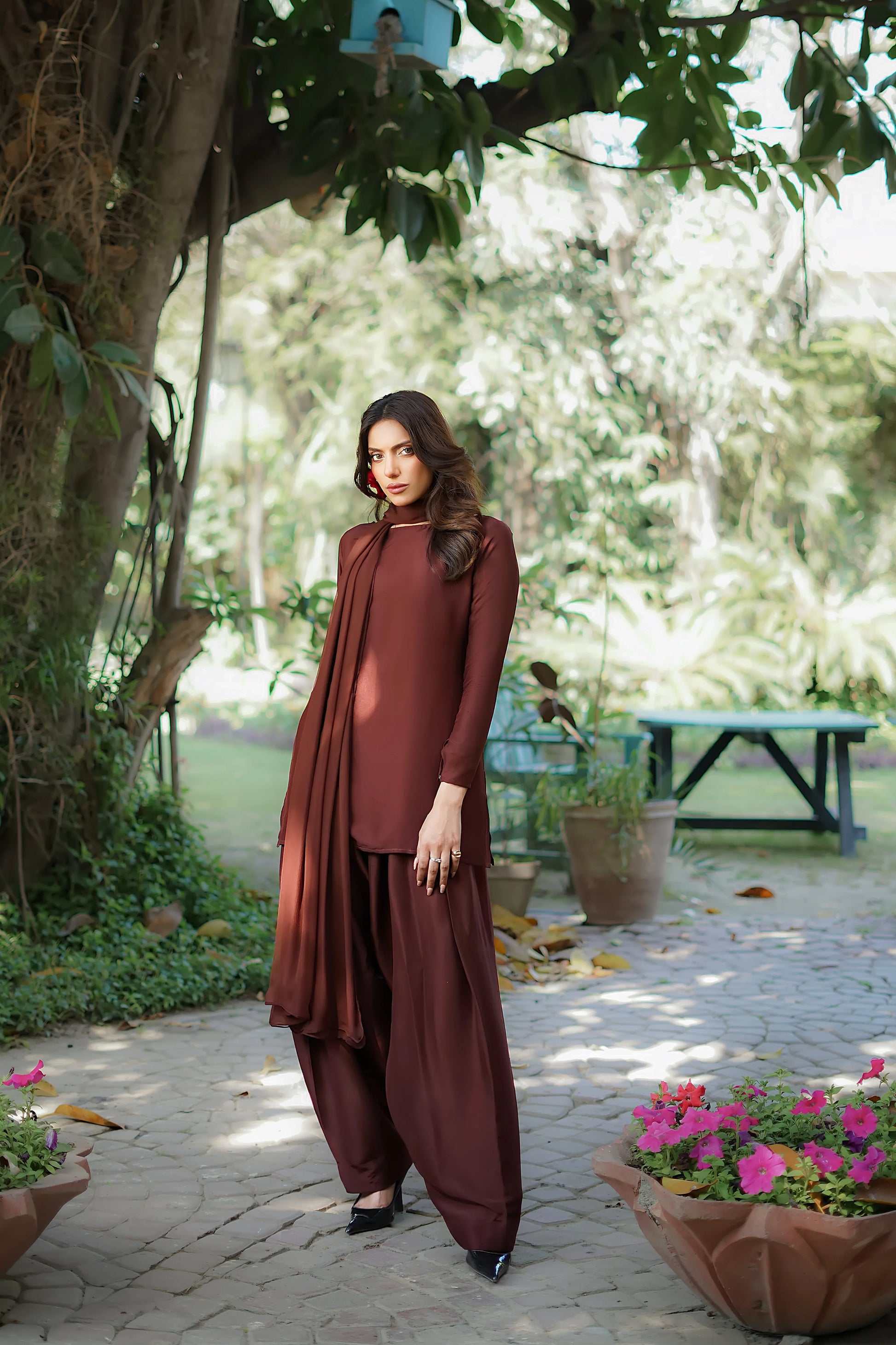 Erum Khan | Nue 25 | Espresso Gloe - Rang-e-Khaas