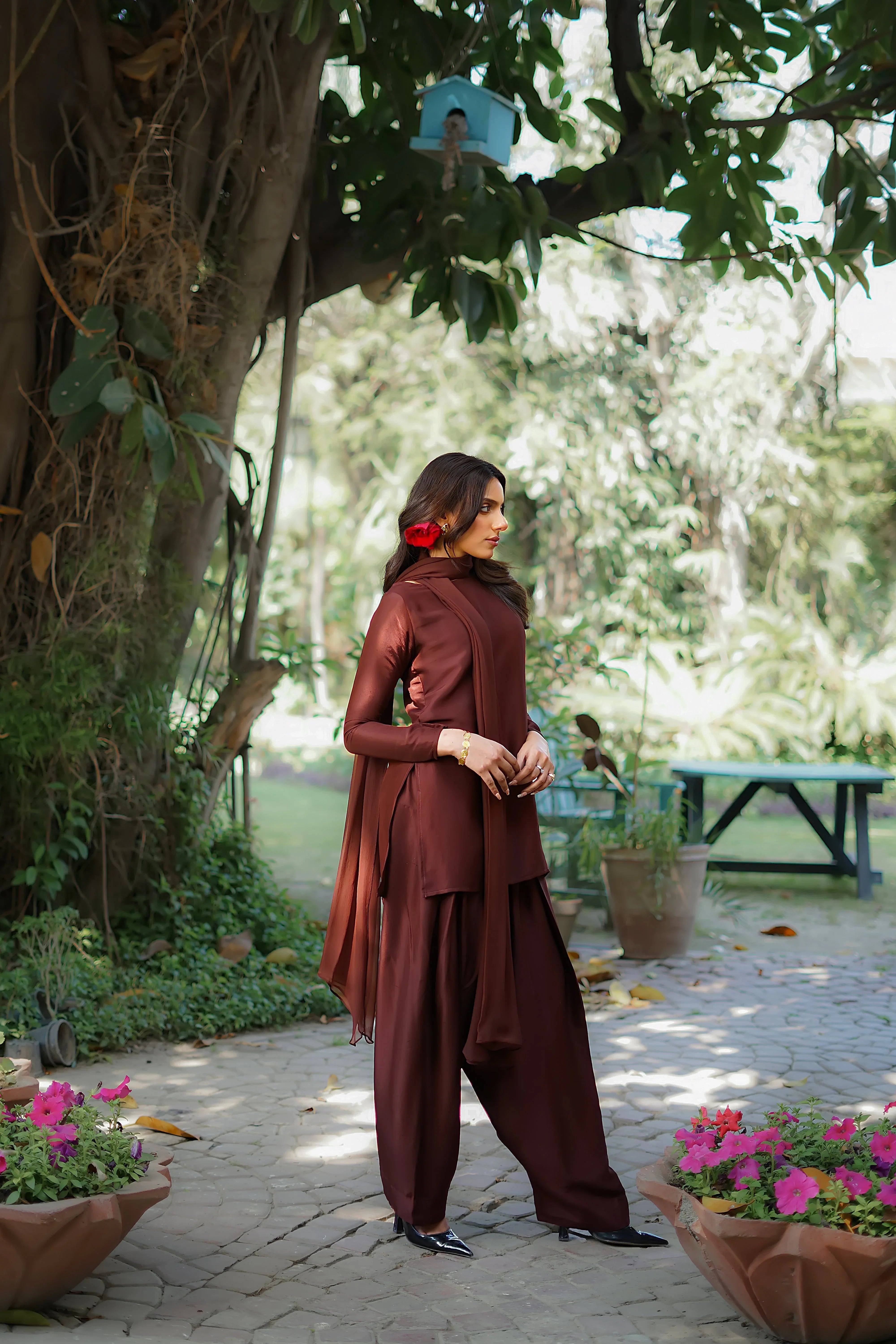 Erum Khan | Nue 25 | Espresso Gloe - Rang-e-Khaas