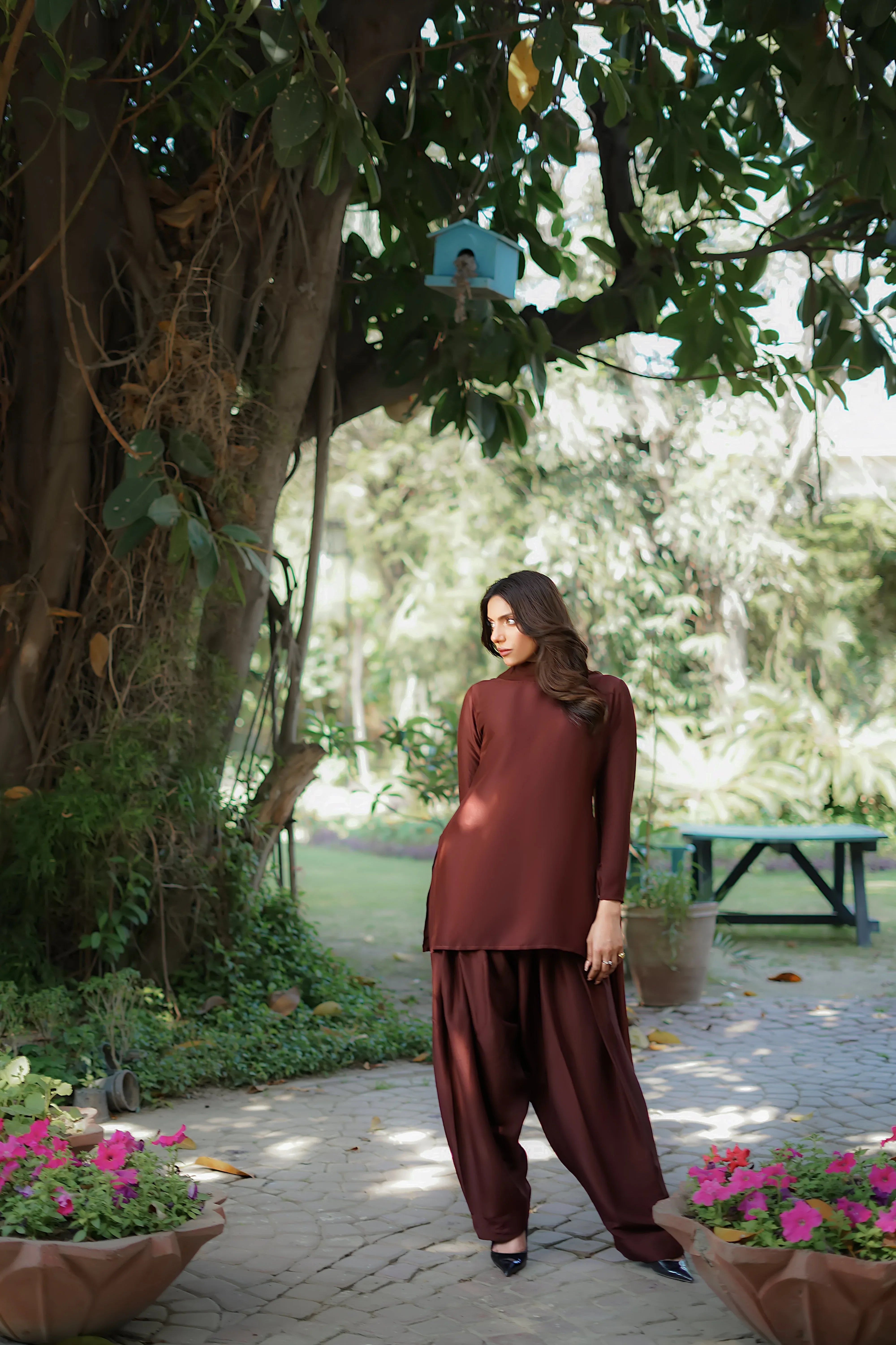 Erum Khan | Nue 25 | Espresso Gloe - Rang-e-Khaas