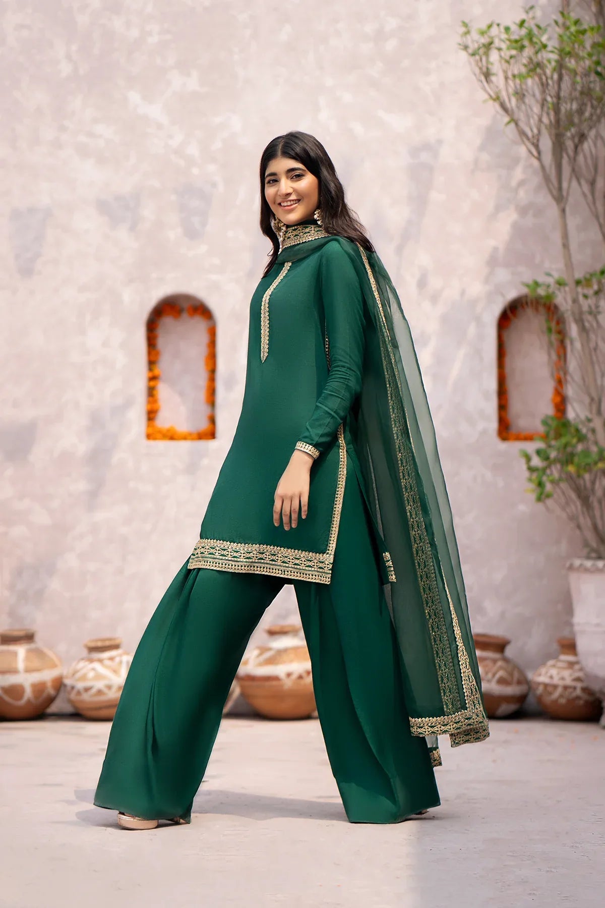 Erum Khan | Sakhiyan Formals | LILY - Rang-e-Khaas
