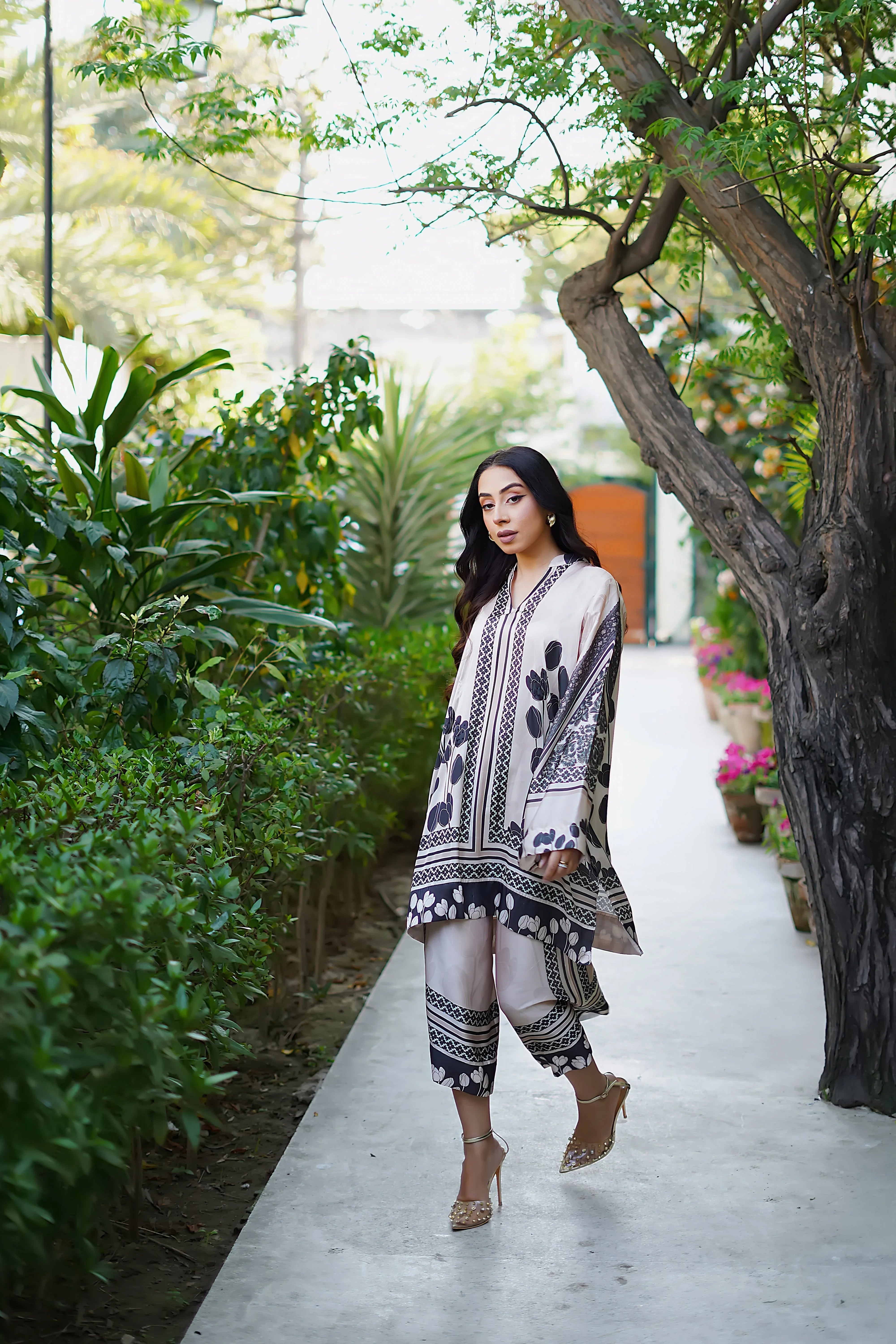 Erum Khan | Nue 25 | Royal Mirage - Rang-e-Khaas