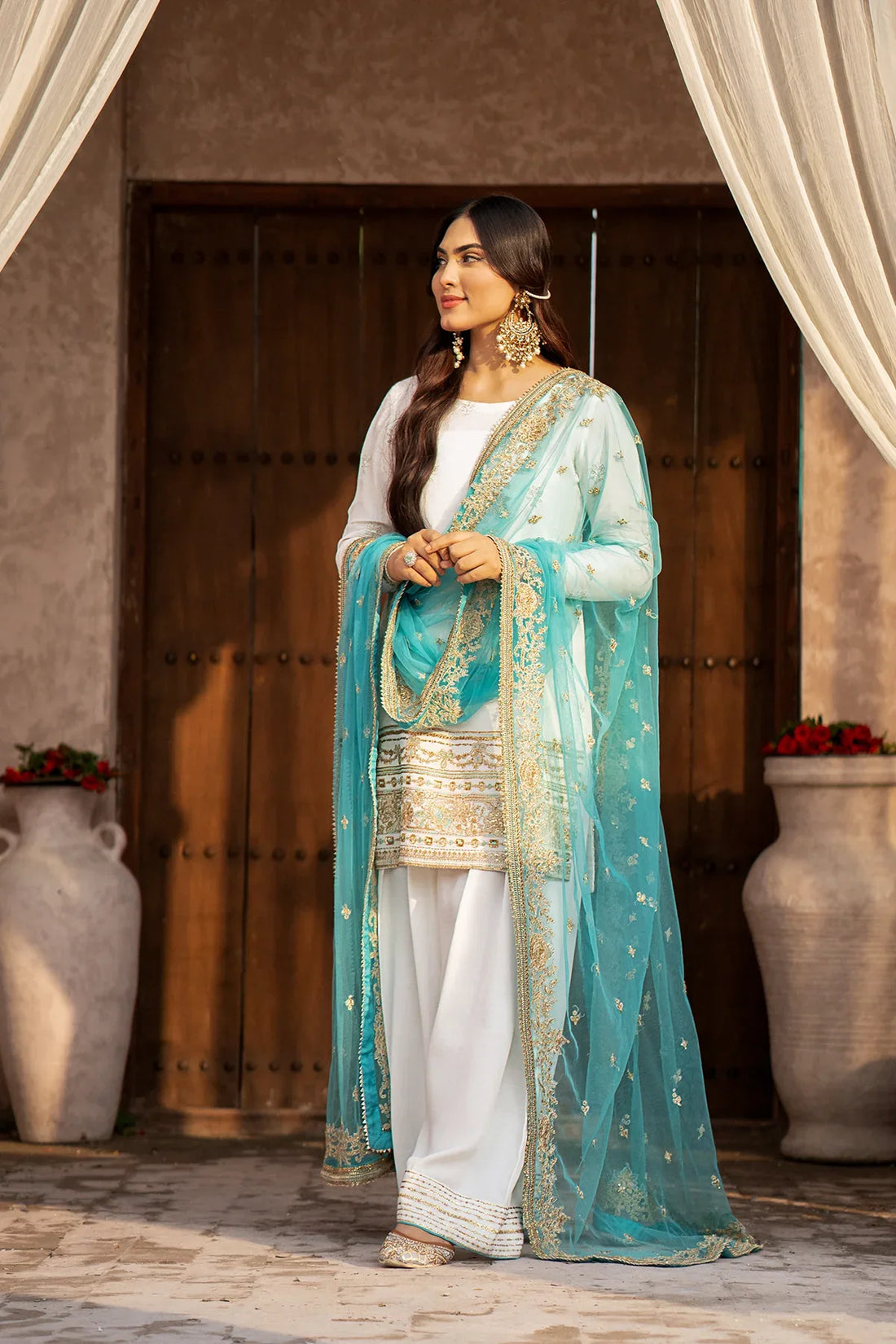 Erum Khan | Sakhiyan Formals | SUFAID PHOOL - Rang-e-Khaas