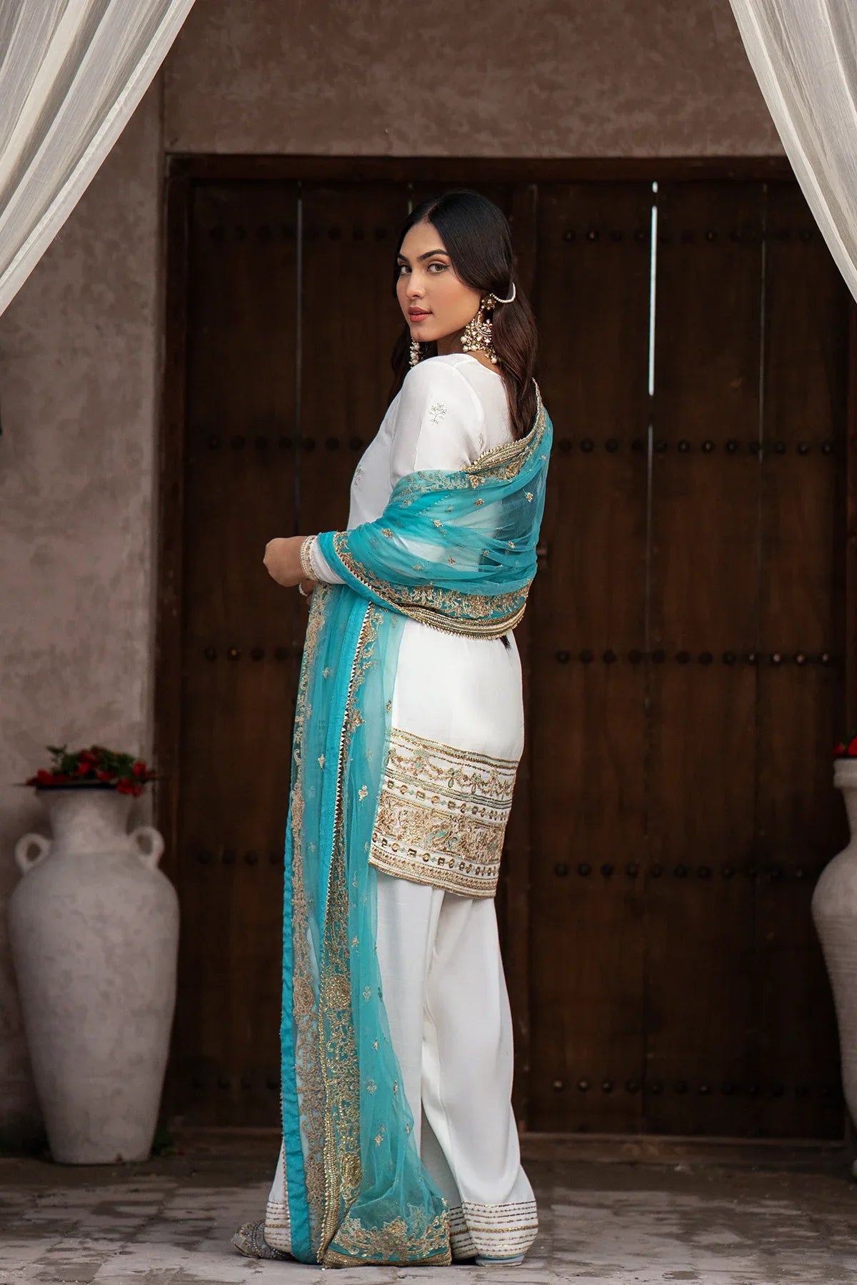 Erum Khan | Sakhiyan Formals | SUFAID PHOOL - Rang-e-Khaas