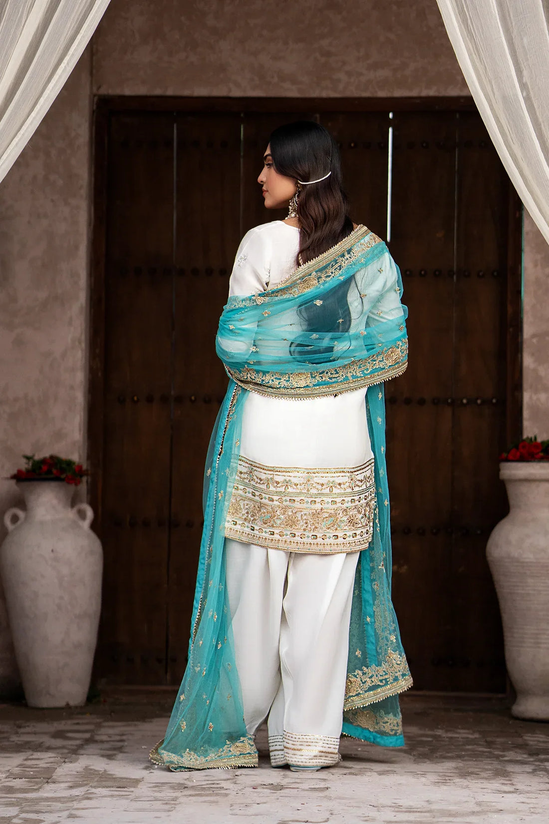 Erum Khan | Sakhiyan Formals | SUFAID PHOOL - Rang-e-Khaas