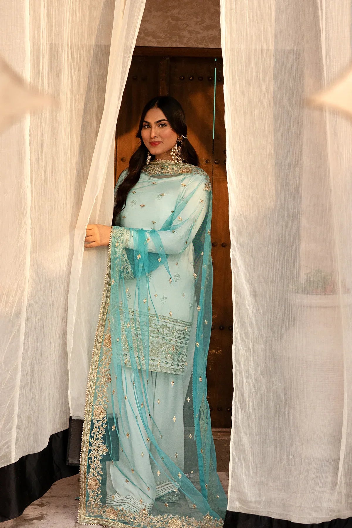 Erum Khan | Sakhiyan Formals | SUFAID PHOOL - Rang-e-Khaas