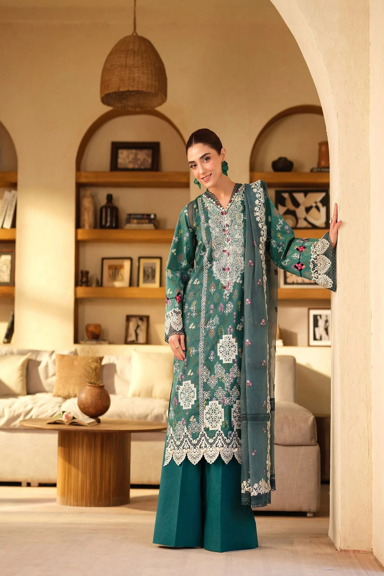 Maryam Hussain | Luxury Lawn 25 | Seashell - Rang-e-Khaas