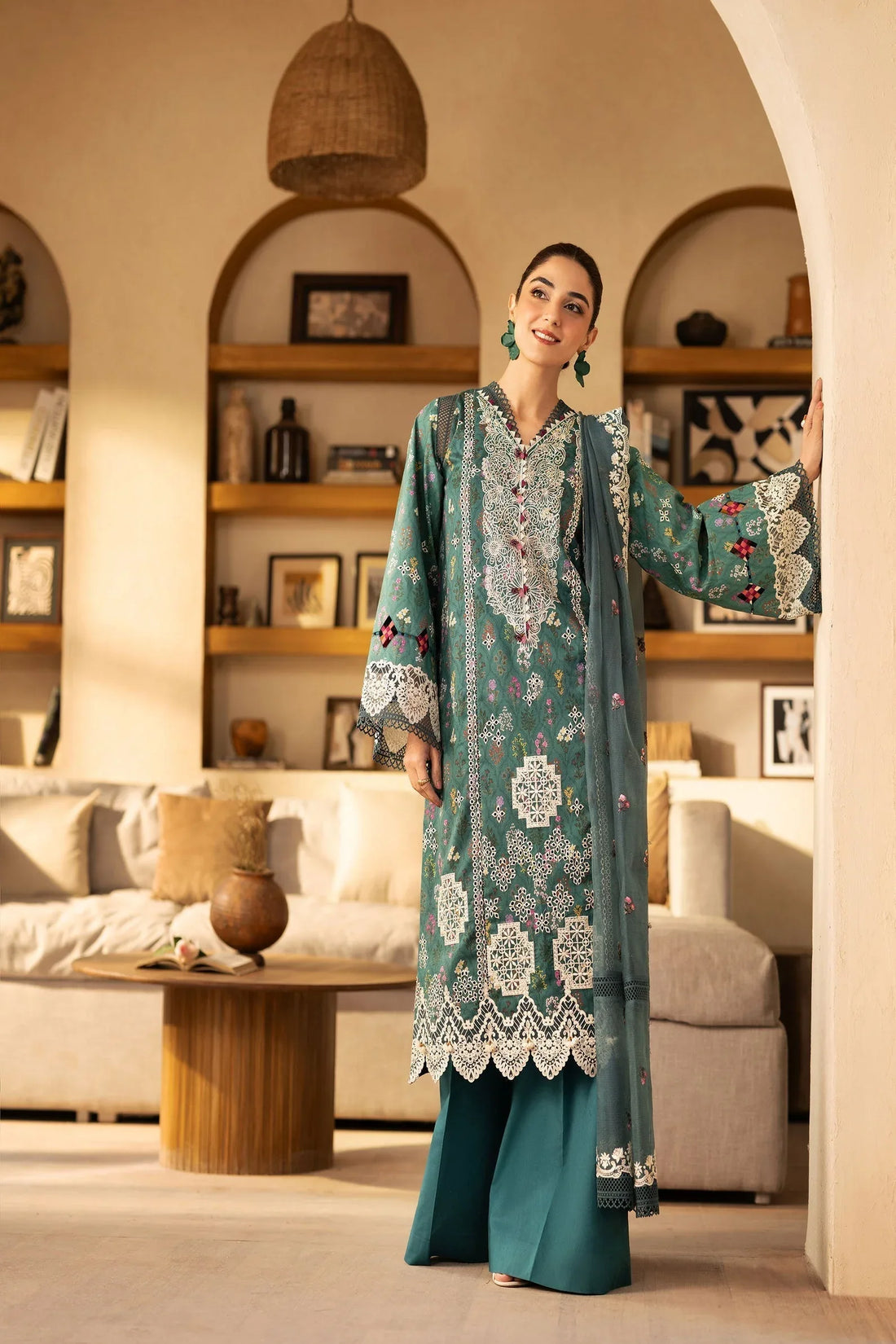 Maryam Hussain | Luxury Lawn 25 | Seashell - Rang-e-Khaas