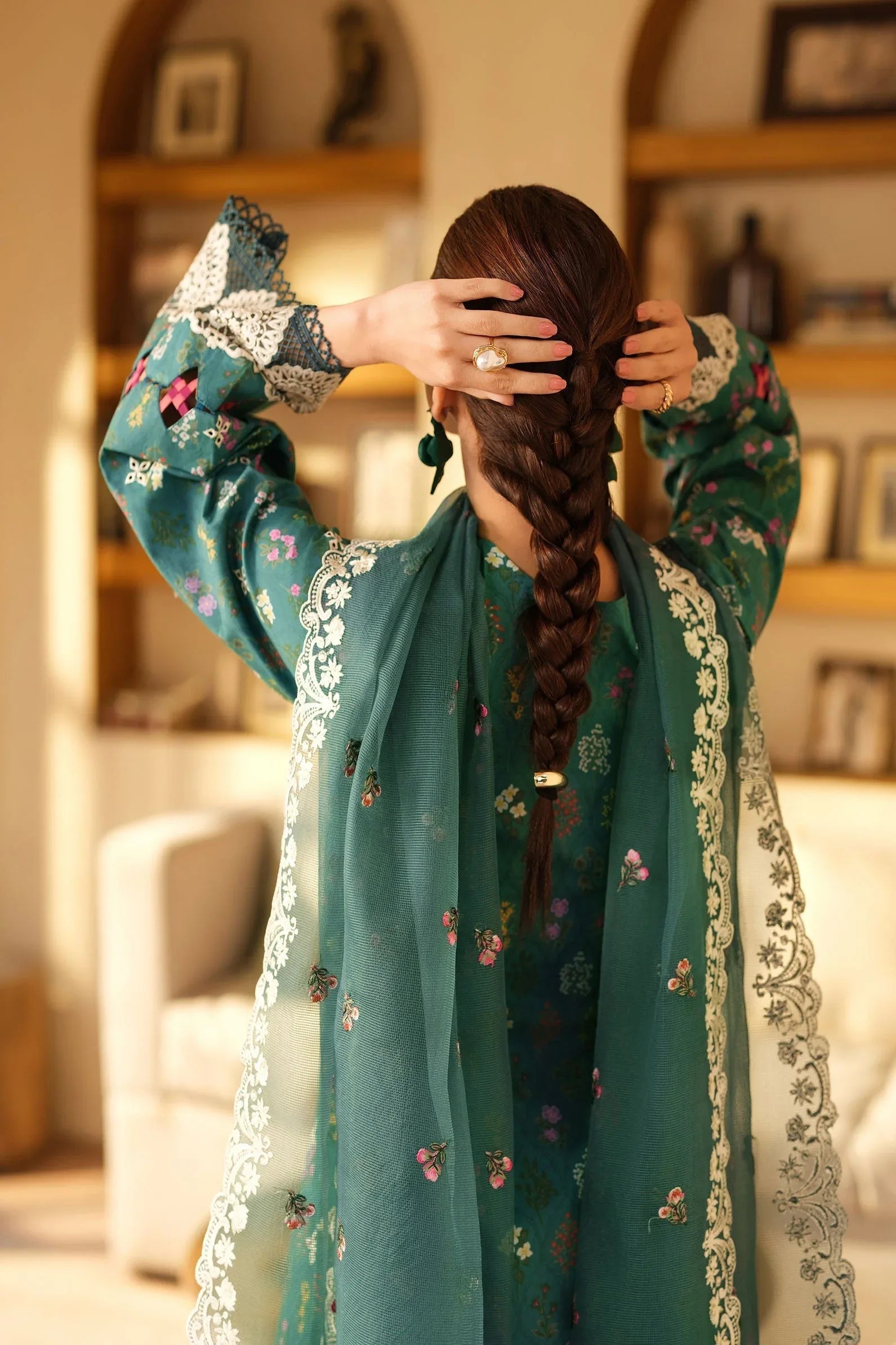 Maryam Hussain | Luxury Lawn 25 | Seashell - Rang-e-Khaas