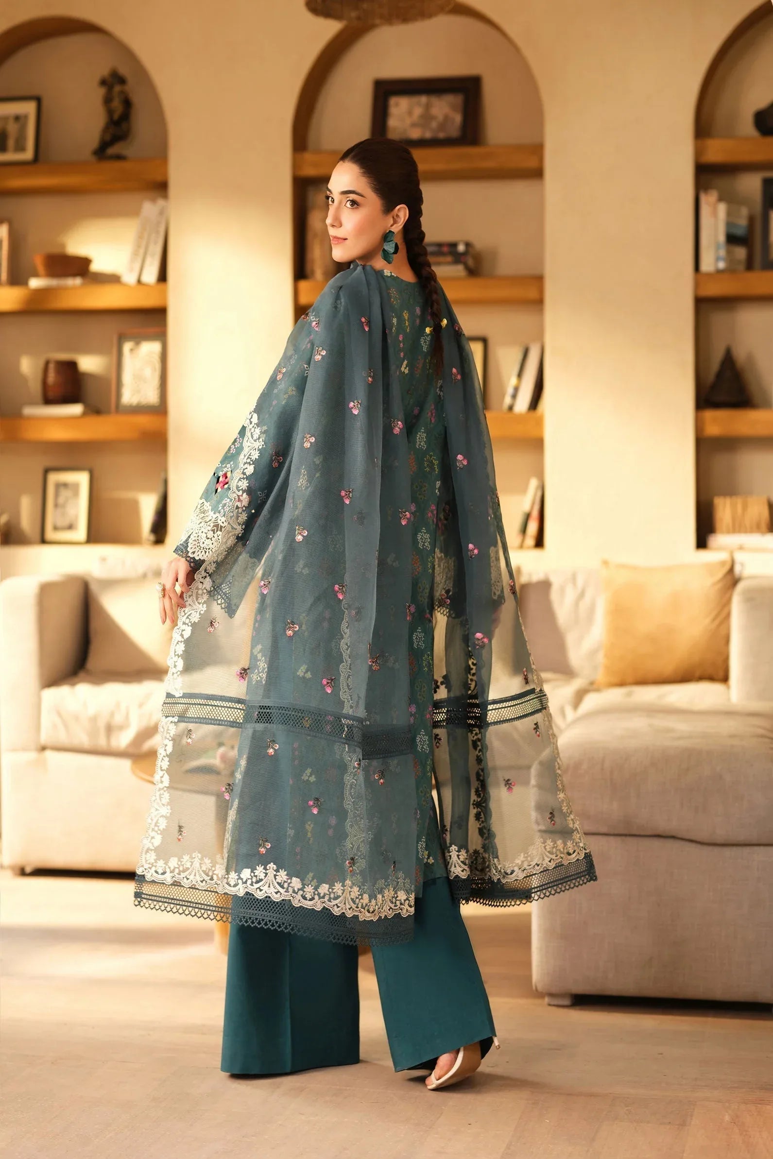 Maryam Hussain | Luxury Lawn 25 | Seashell - Rang-e-Khaas