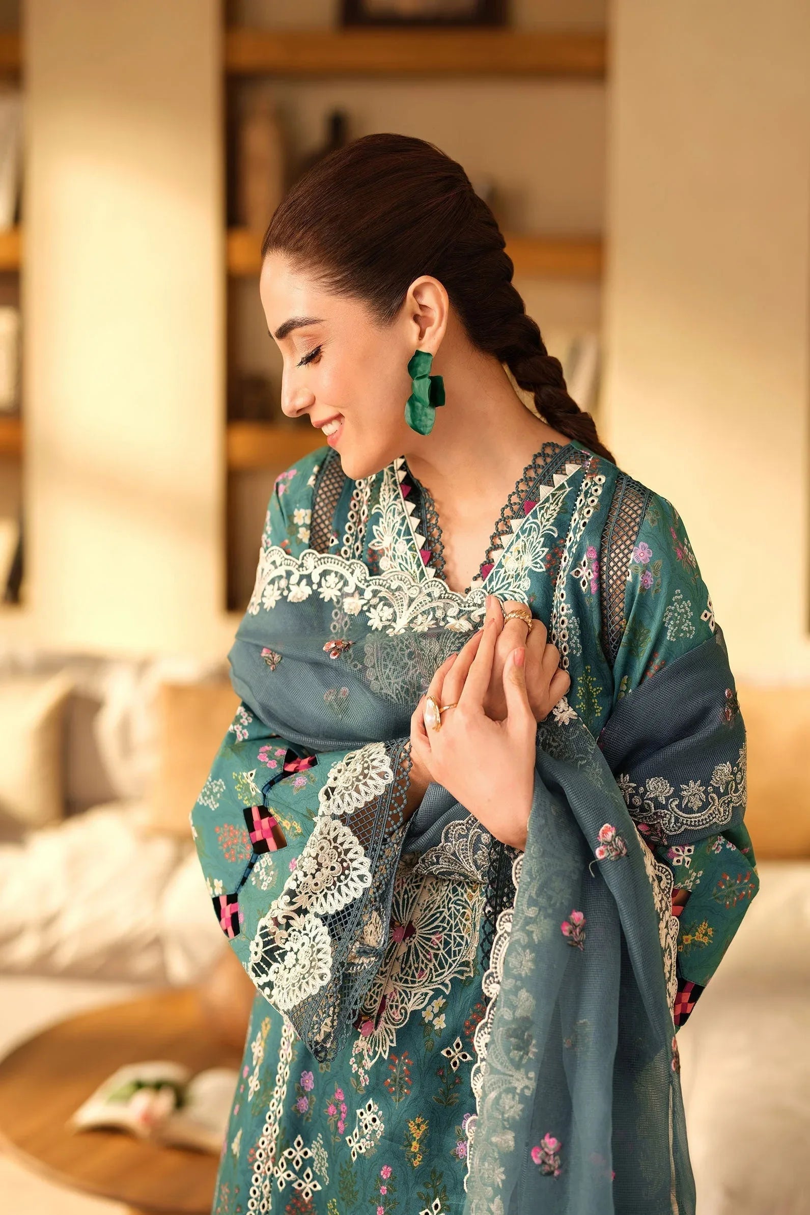 Maryam Hussain | Luxury Lawn 25 | Seashell - Rang-e-Khaas
