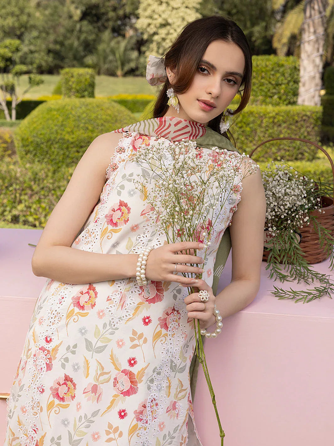Izel | Oh Spring Lawn 25 | ELOWEN - Rang-e-Khaas