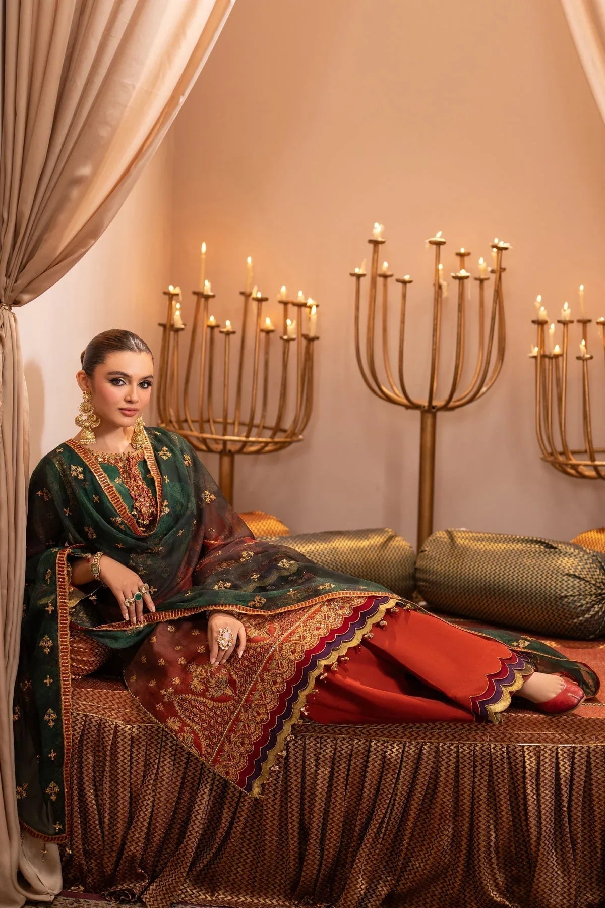 Alizeh | Jhalak Formals | AF-JHLK-02-HUSN - Rang-e-Khaas