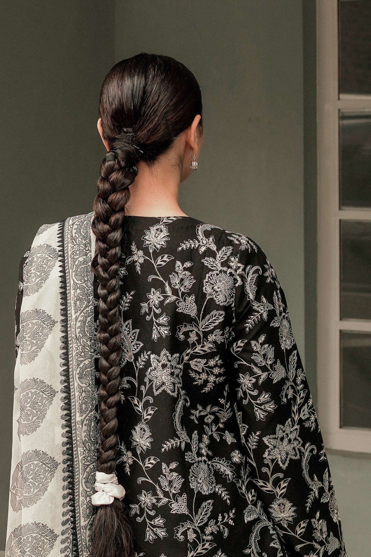 Qalamkar – SP-18 MARIA – LUXURY LAWN’23