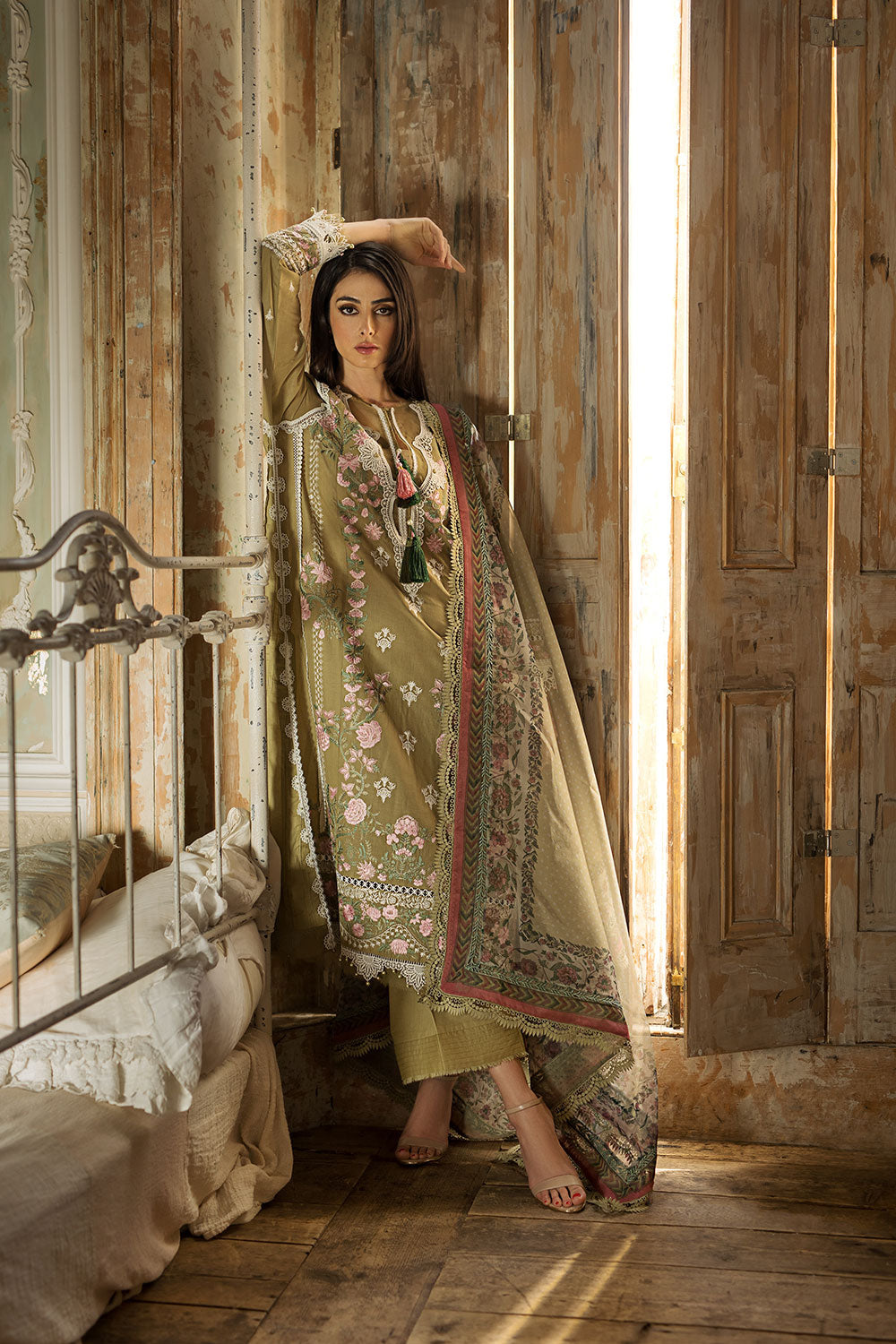 SOBIA NAZIR DESIGN 4B LUXURY LAWN 2023
