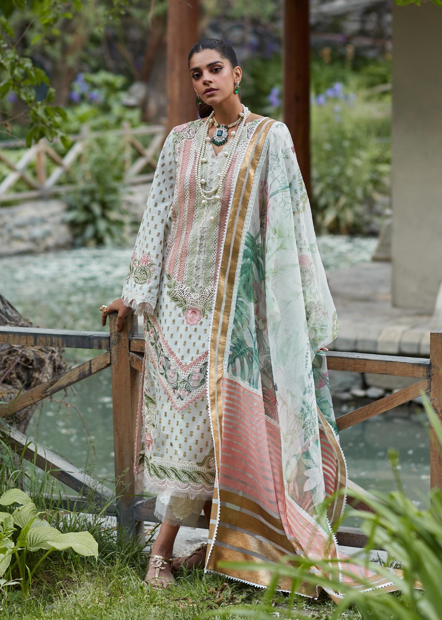 CRIMSON LUXE LAWN Shigar - D5 A Stitched