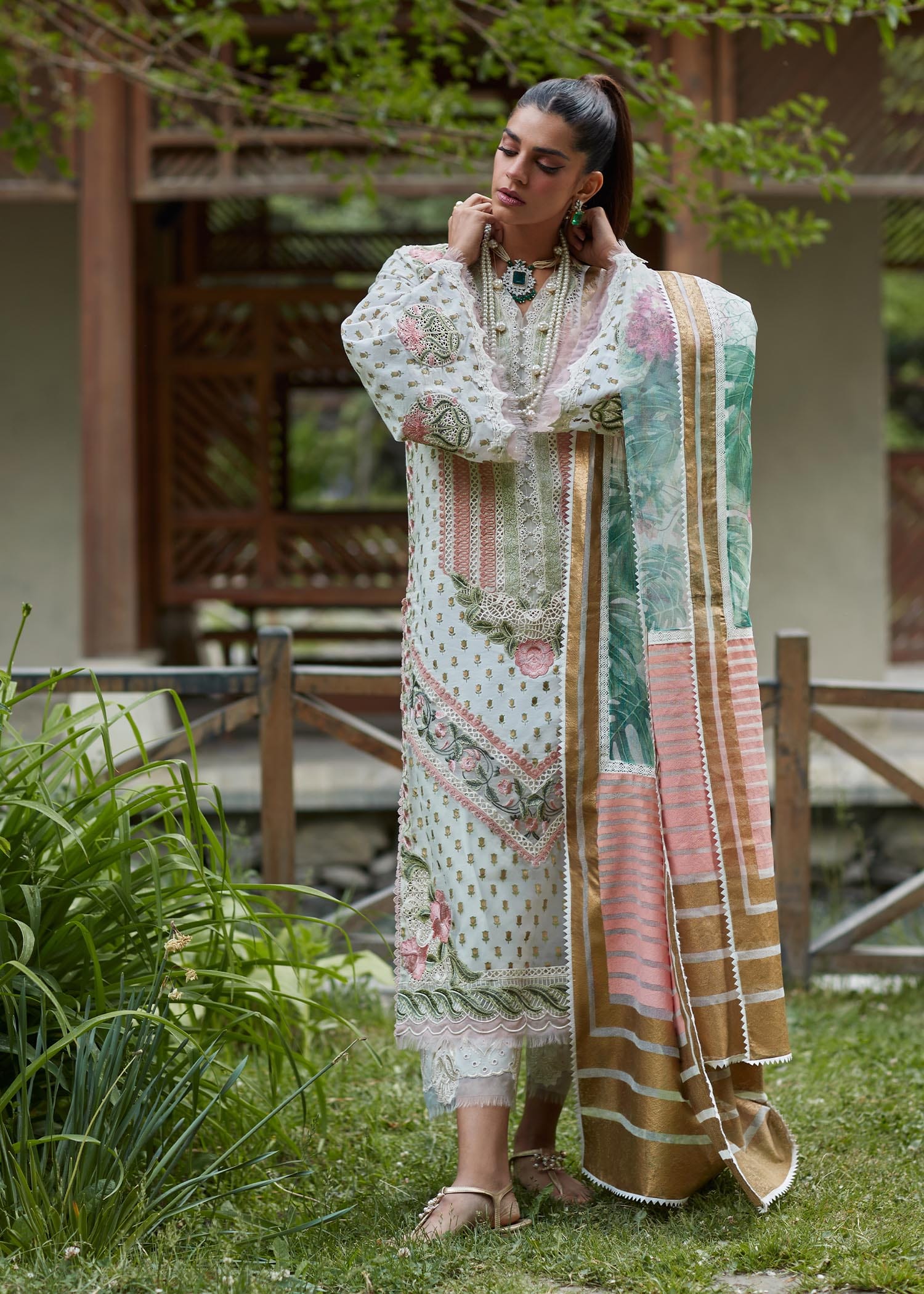 CRIMSON LUXE LAWN Shigar - D5 A Stitched
