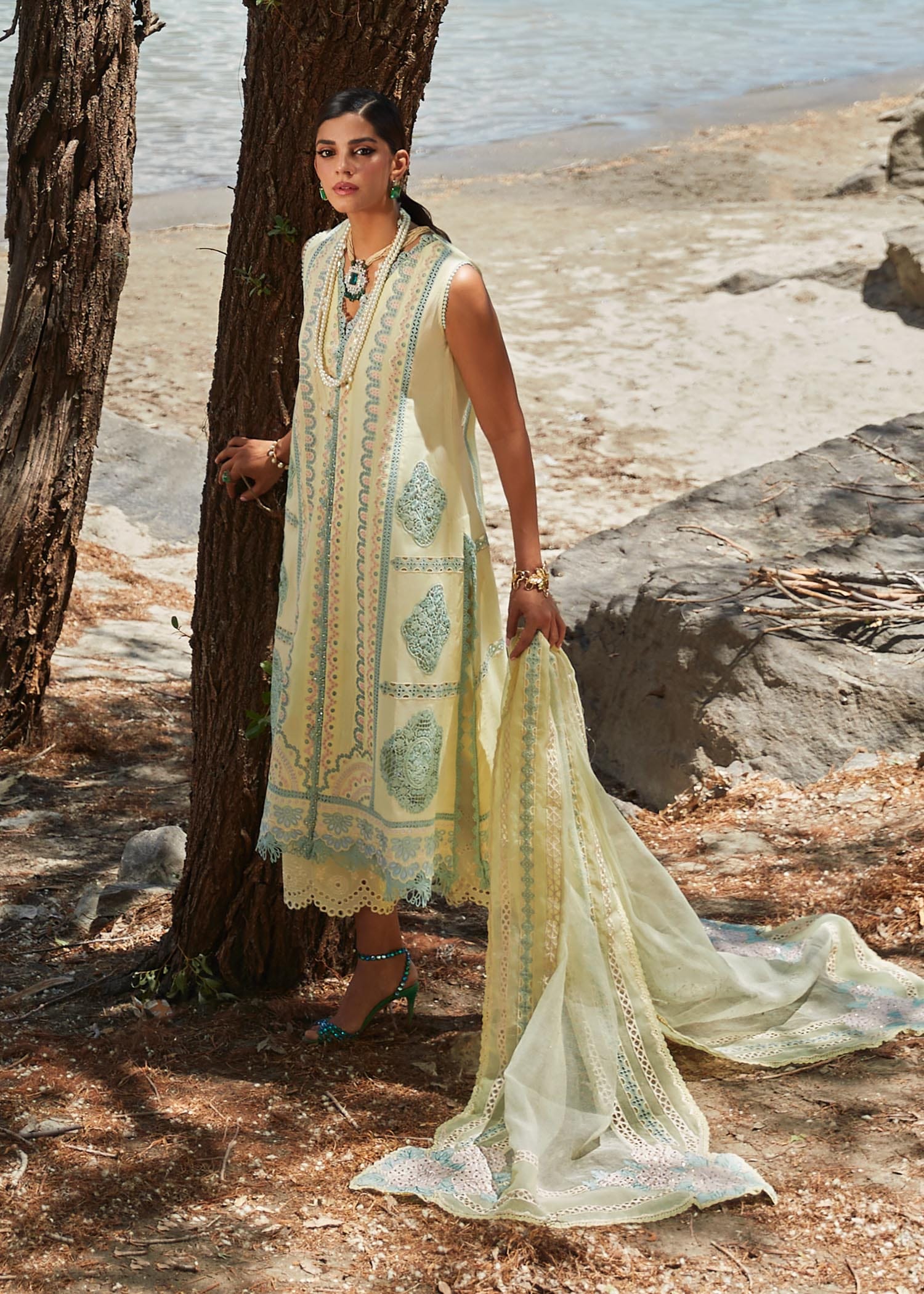 CRIMSON LUXE LAWN Medley of Lace - D7 B