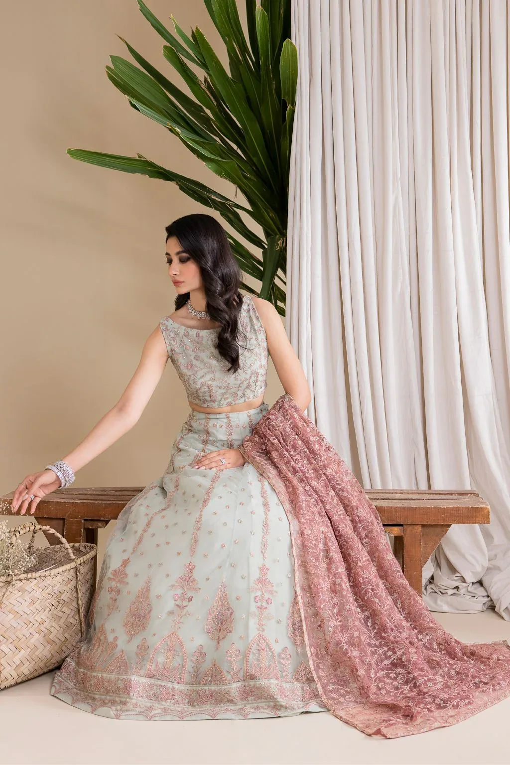 IZNIK | Aryanna - Rang-e-Khaas
