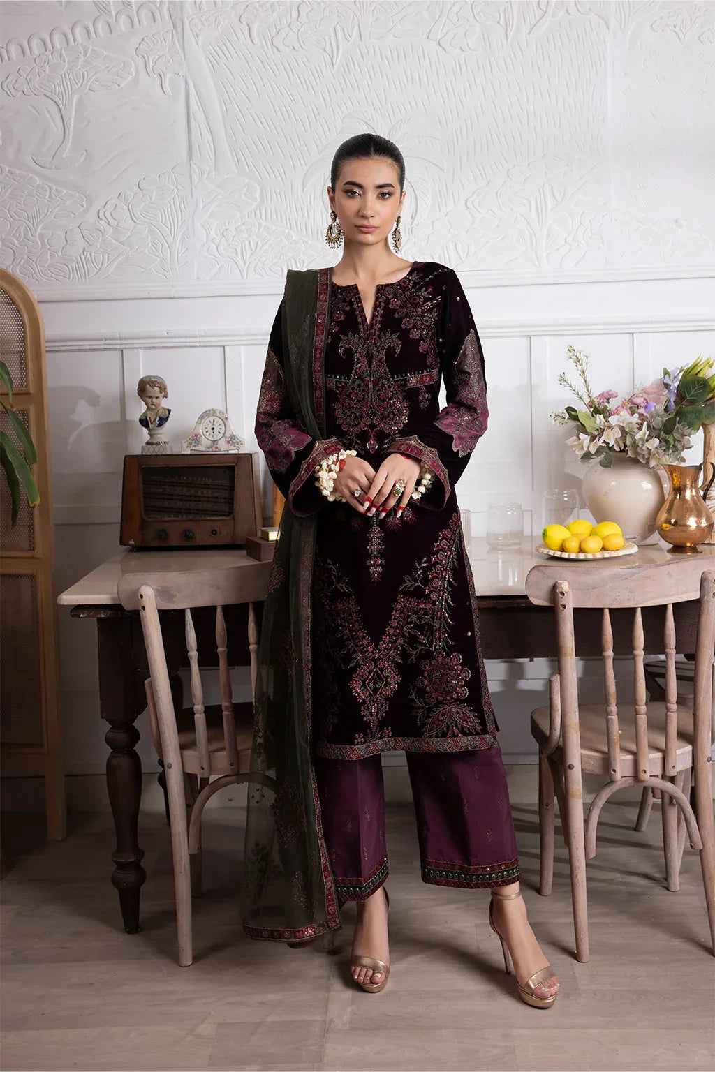 IZNIK | IV-30 AZITAH - Rang-e-Khaas