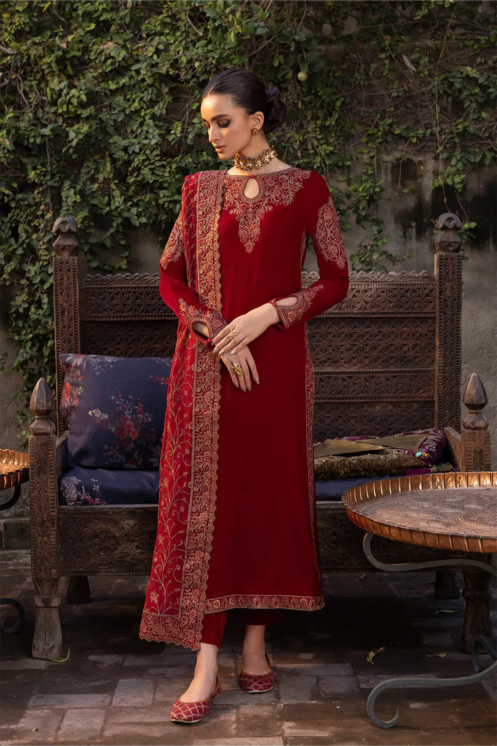 IZNIK | IV-37 MANIJEH - Rang-e-Khaas