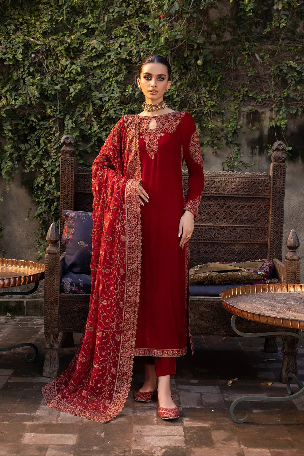 IZNIK | IV-37 MANIJEH - Rang-e-Khaas