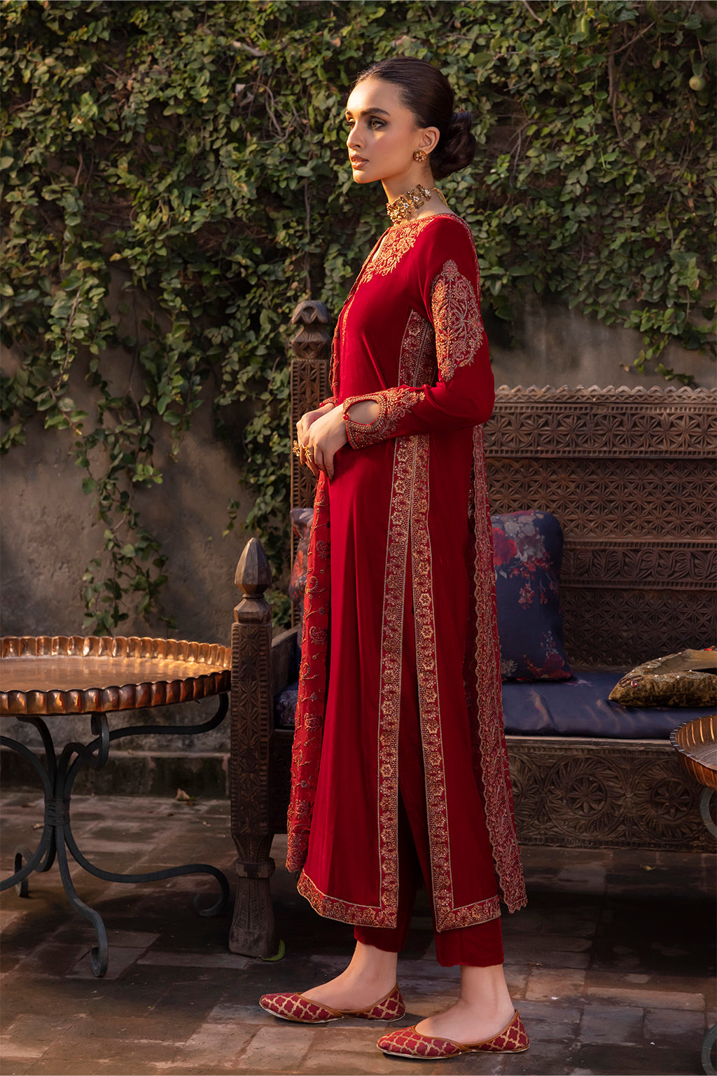 IZNIK | IV-37 MANIJEH - Rang-e-Khaas