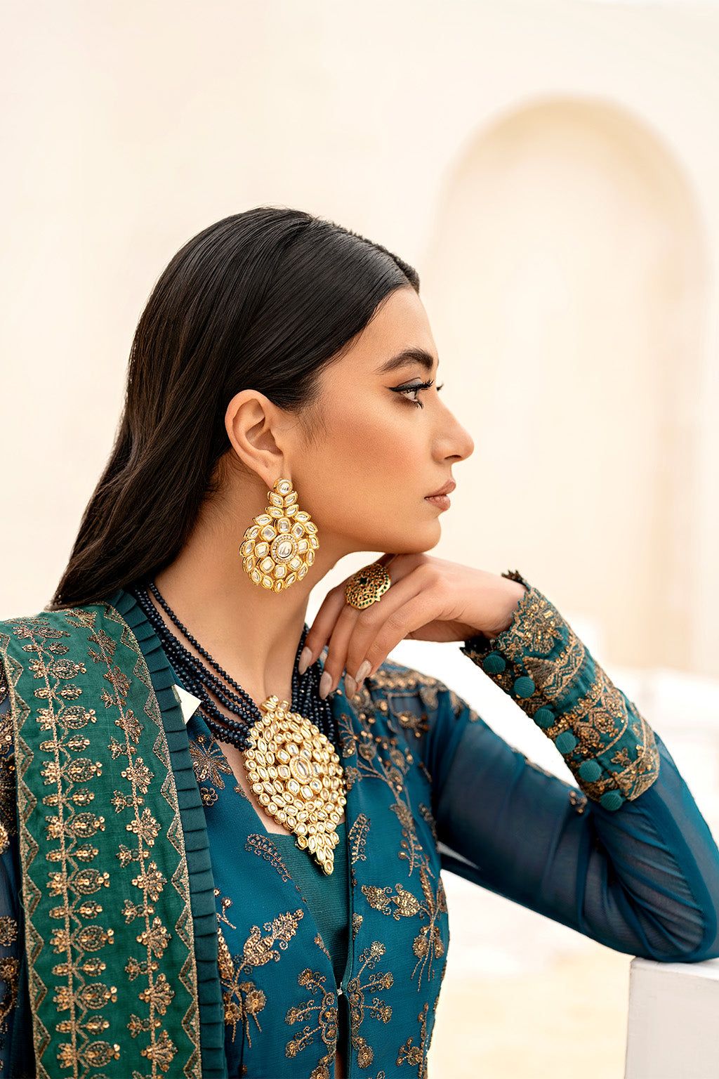 IZNIK | Rutvi - Rang-e-Khaas