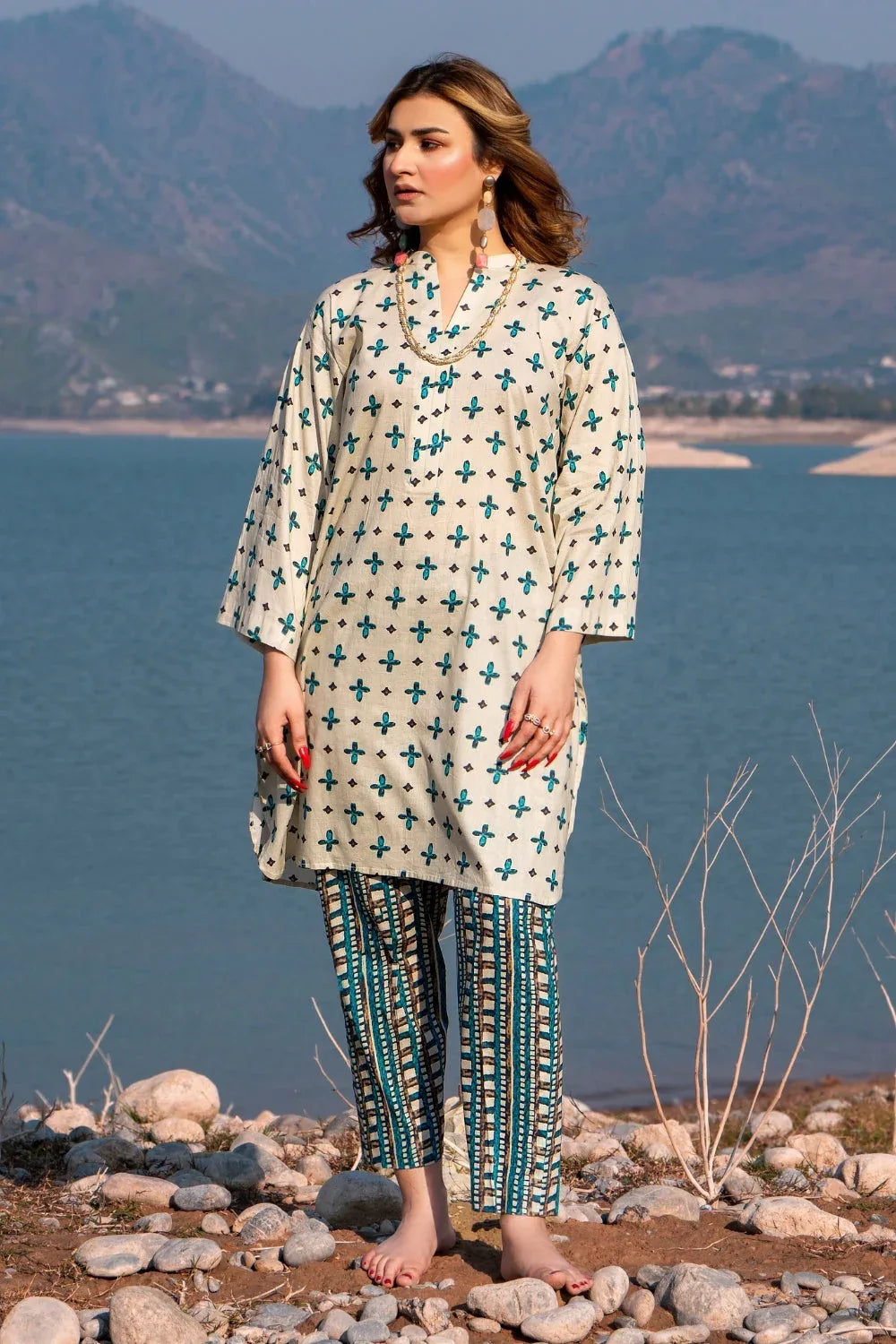 Ittehad | Embroidered Lawn | I-31 - Rang-e-Khaas