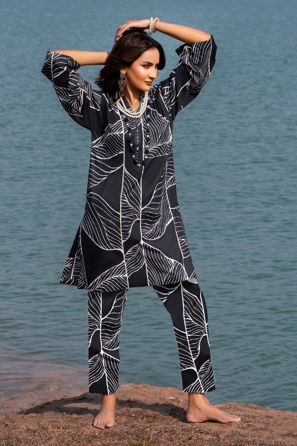 Ittehad | Embroidered Lawn | I-33 - Rang-e-Khaas