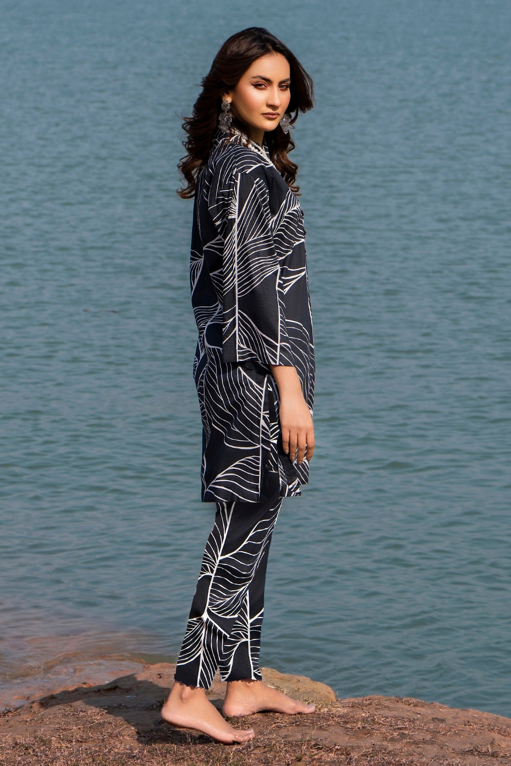 Ittehad | Embroidered Lawn | I-33 - Rang-e-Khaas