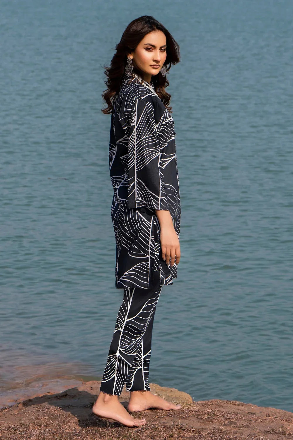 Ittehad | Embroidered Lawn | I-33 - Rang-e-Khaas