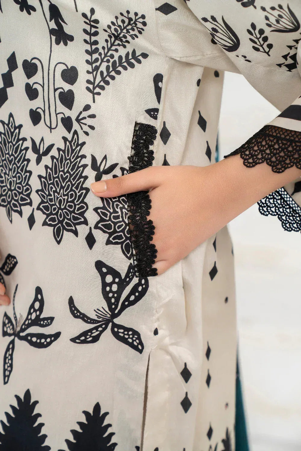 Ittehad | Printed Lawn 24 | IP3P02-3PS-BGE - Rang-e-Khaas