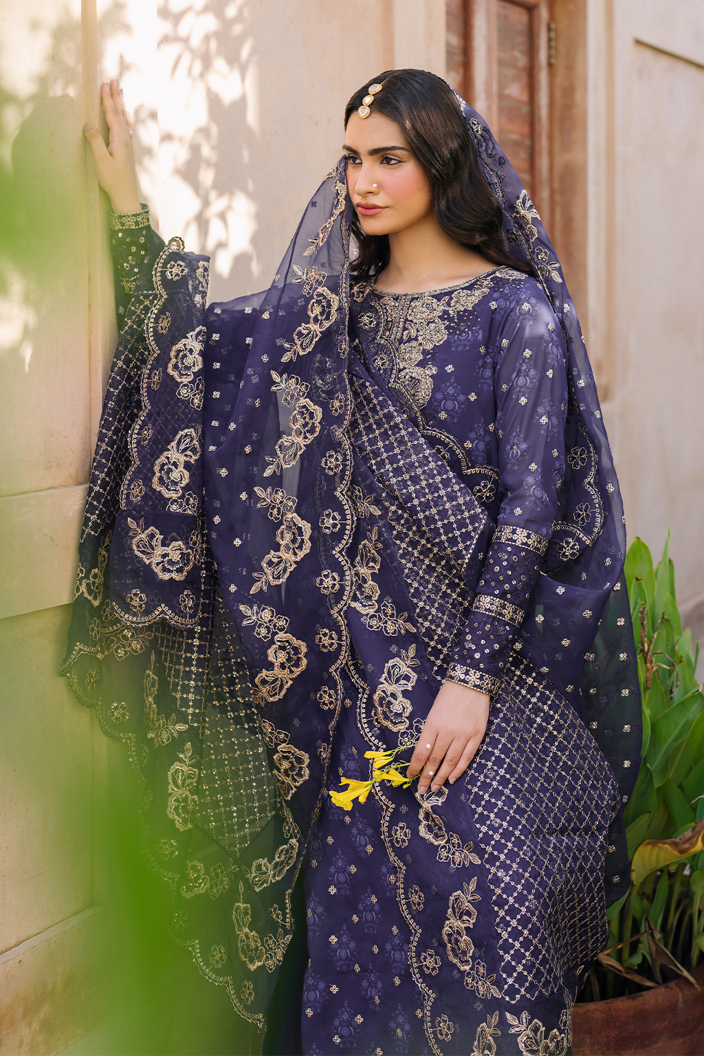 Iznik | Bandhani Formals | UE-325 - Rang-e-Khaas
