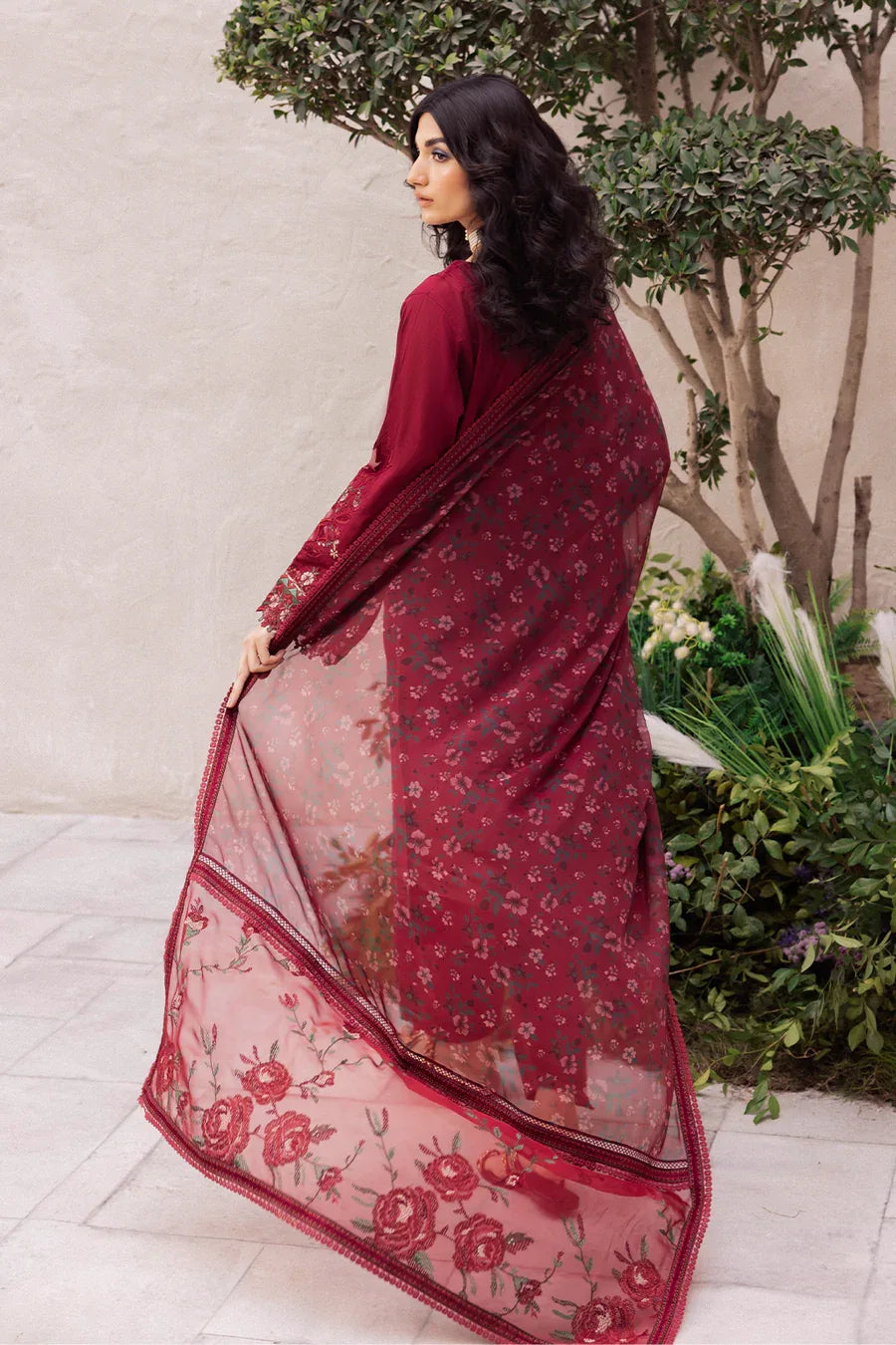 Iznik | Dahlia Embroidered Lawn | DL-01 - Rang-e-Khaas