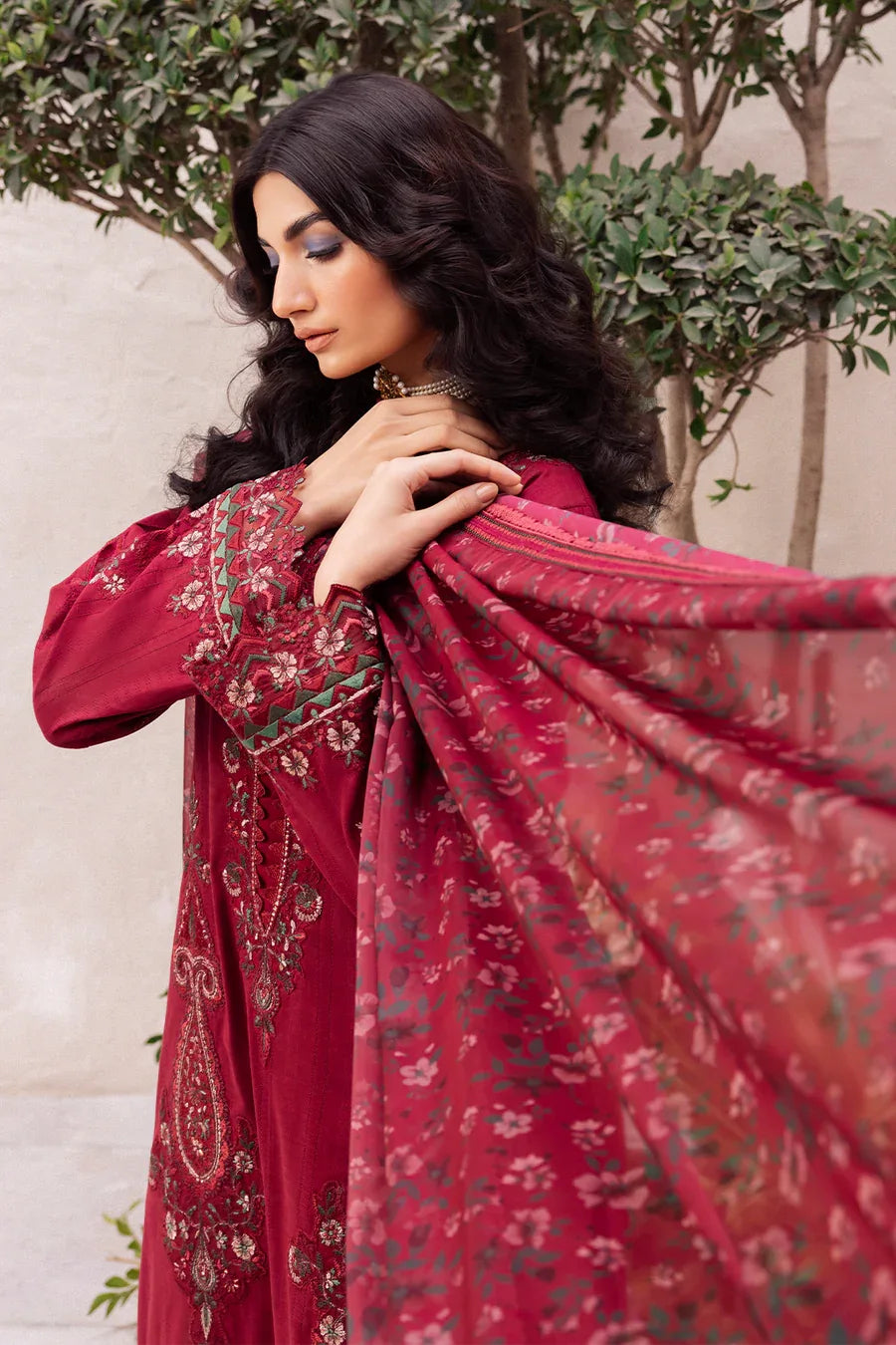 Iznik | Dahlia Embroidered Lawn | DL-01 - Rang-e-Khaas