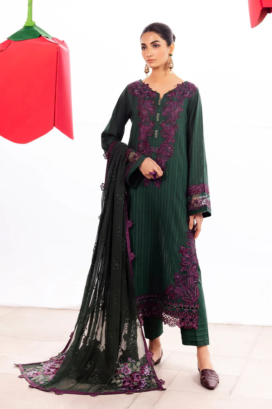 Iznik | Dahlia Embroidered Lawn | DL-02 - Rang-e-Khaas