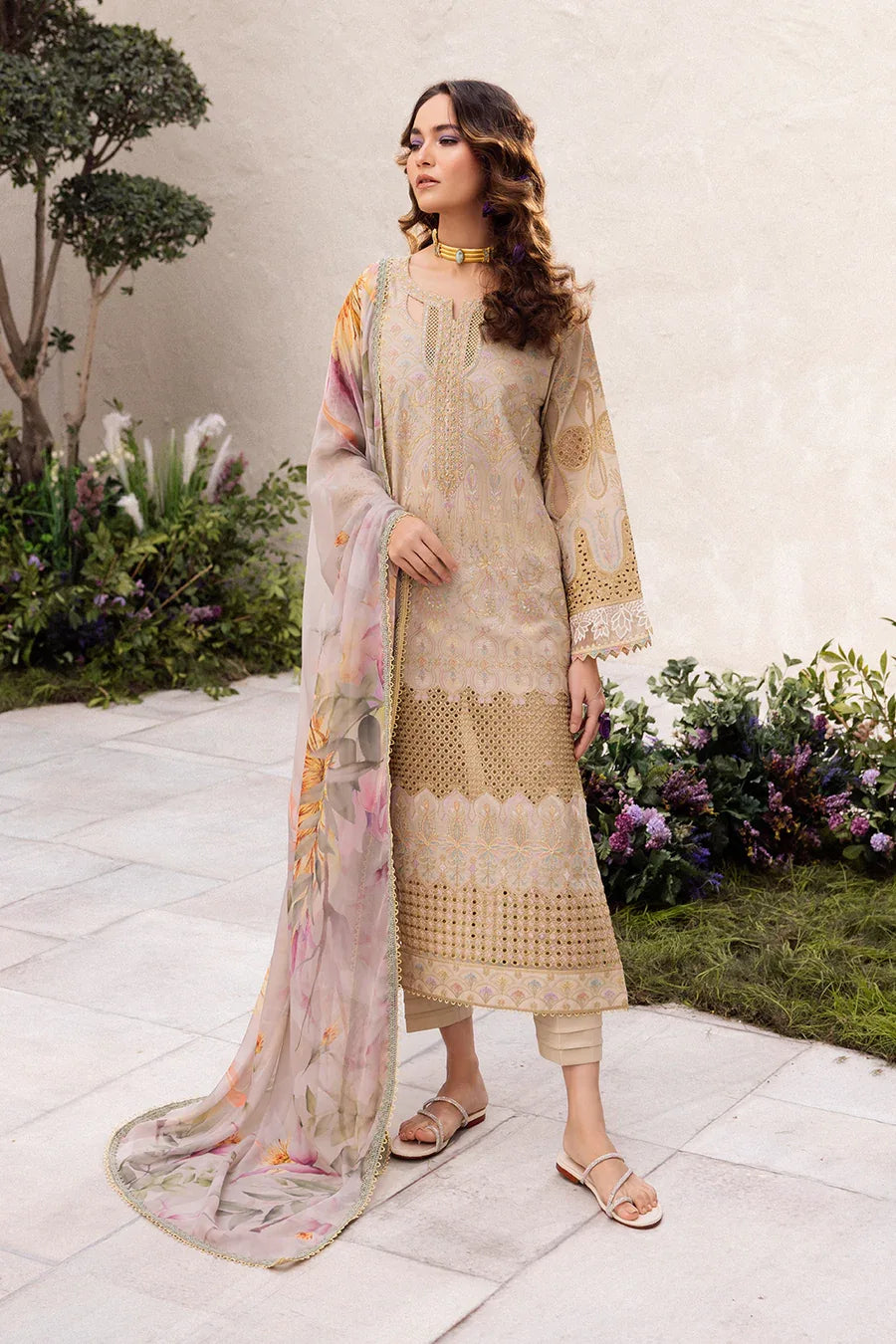 Iznik | Dahlia Embroidered Lawn | DL-03 - Rang-e-Khaas