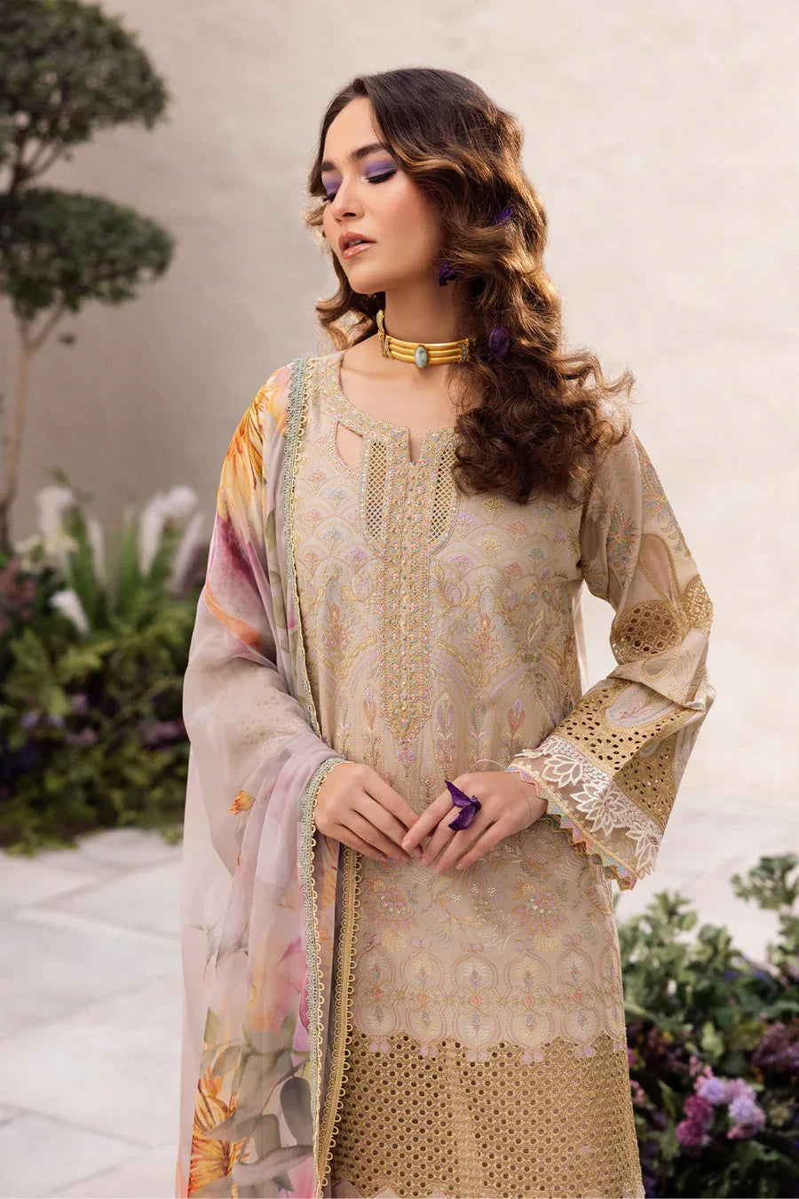 Iznik | Dahlia Embroidered Lawn | DL-03 - Rang-e-Khaas