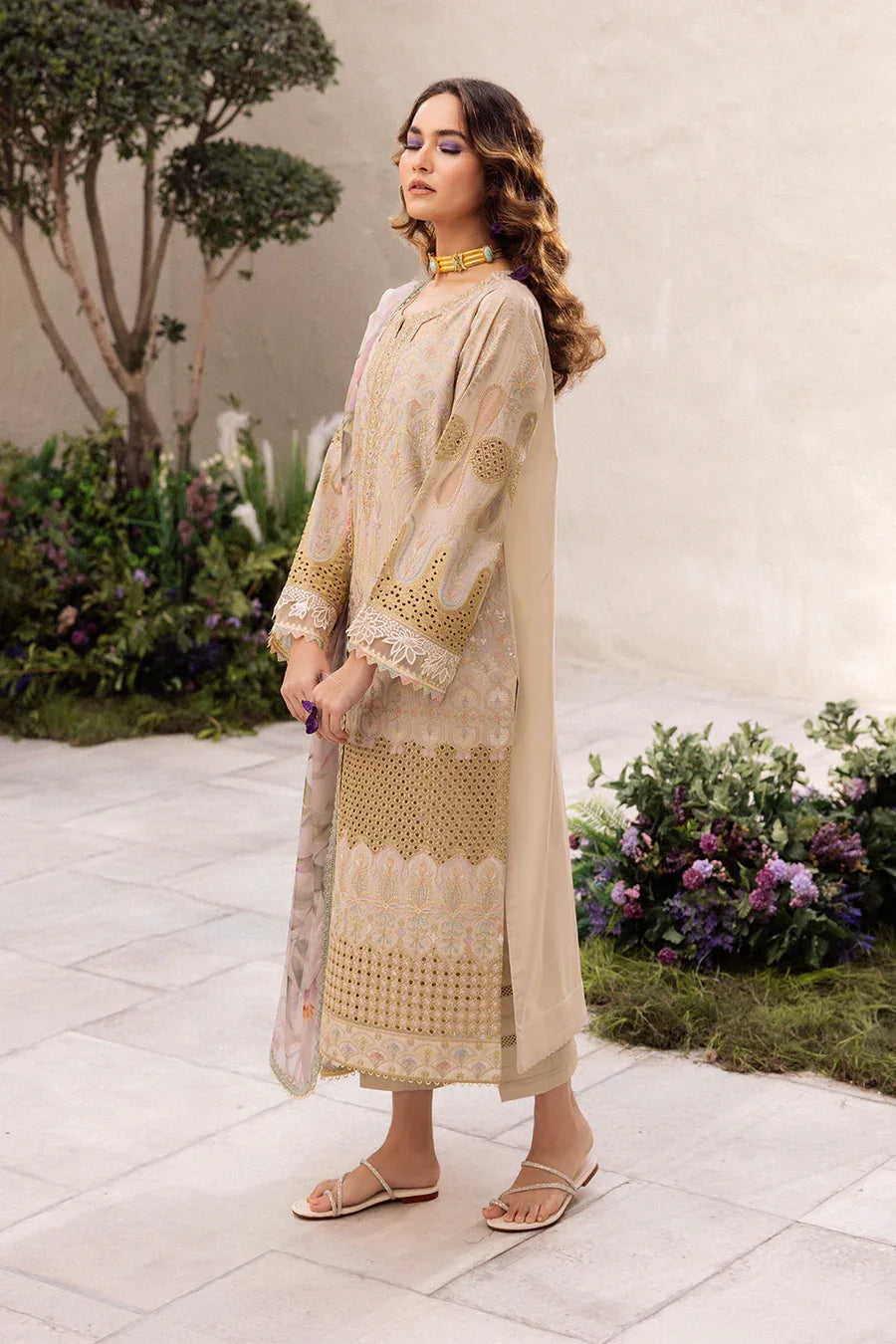 Iznik | Dahlia Embroidered Lawn | DL-03 - Rang-e-Khaas