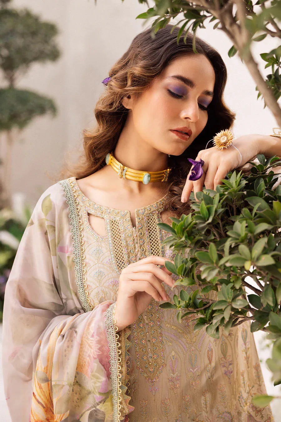 Iznik | Dahlia Embroidered Lawn | DL-03 - Rang-e-Khaas