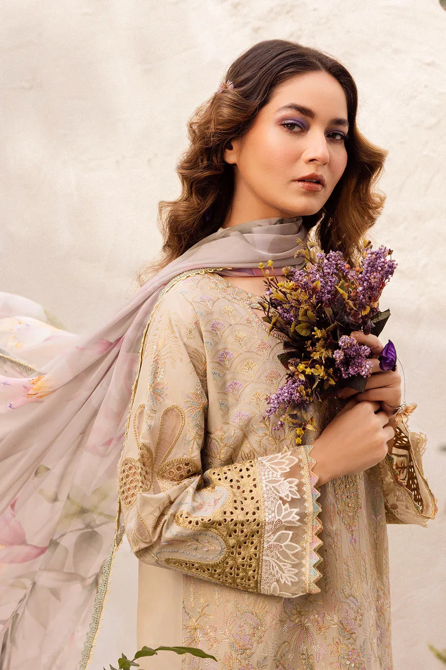 Iznik | Dahlia Embroidered Lawn | DL-03 - Rang-e-Khaas