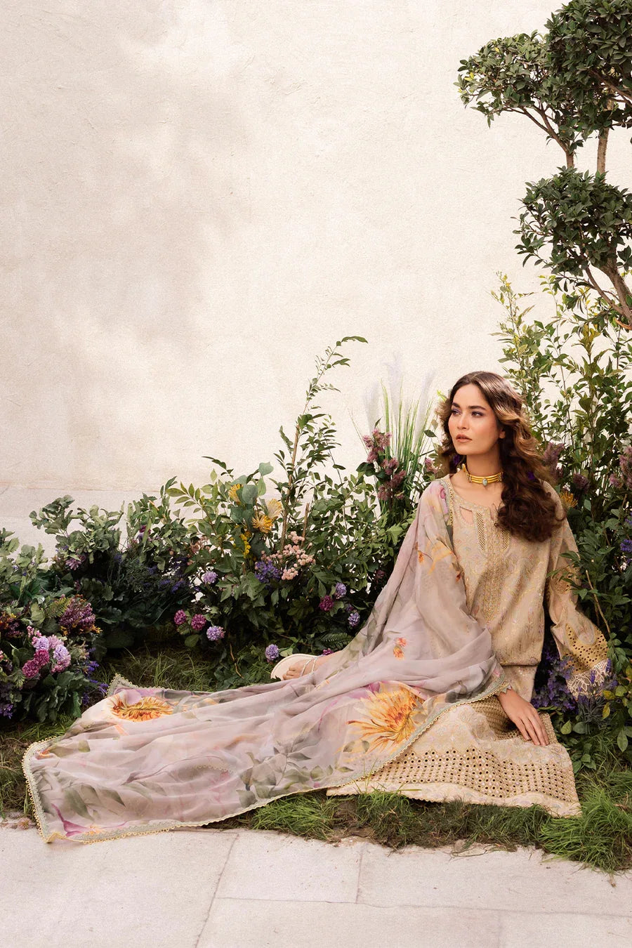 Iznik | Dahlia Embroidered Lawn | DL-03 - Rang-e-Khaas