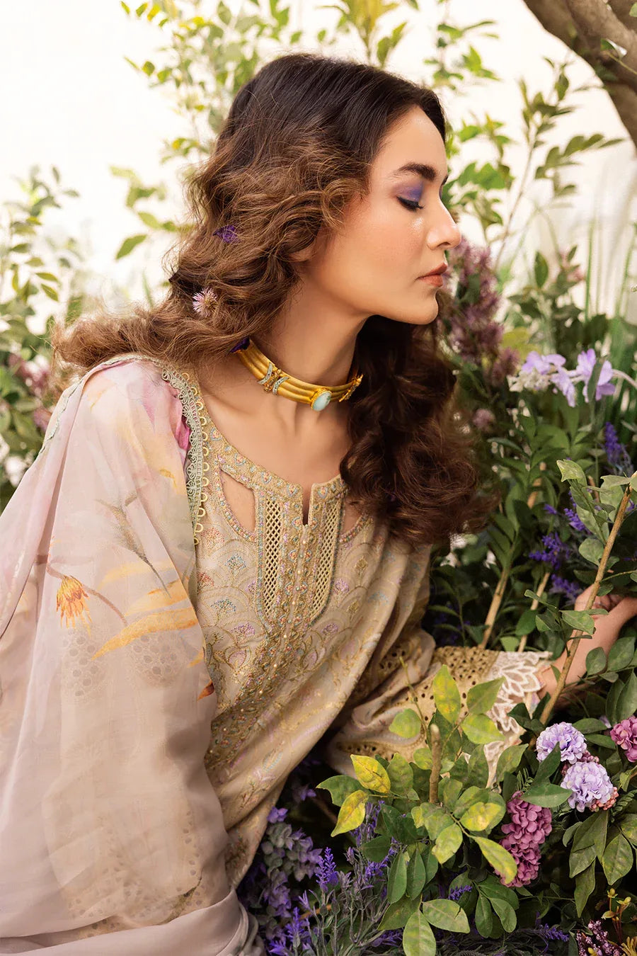 Iznik | Dahlia Embroidered Lawn | DL-03 - Rang-e-Khaas