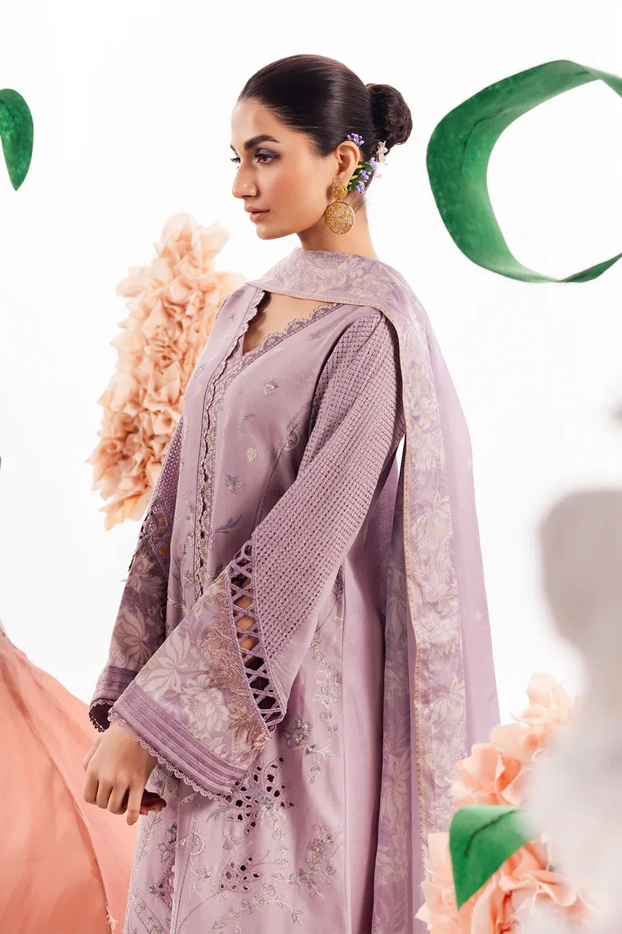 Iznik | Dahlia Embroidered Lawn | DL-04 - Rang-e-Khaas