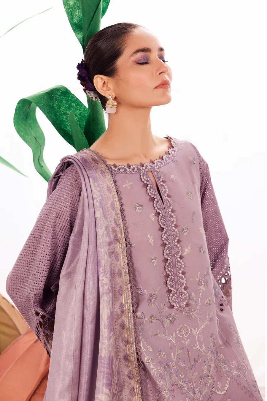 Iznik | Dahlia Embroidered Lawn | DL-04 - Rang-e-Khaas