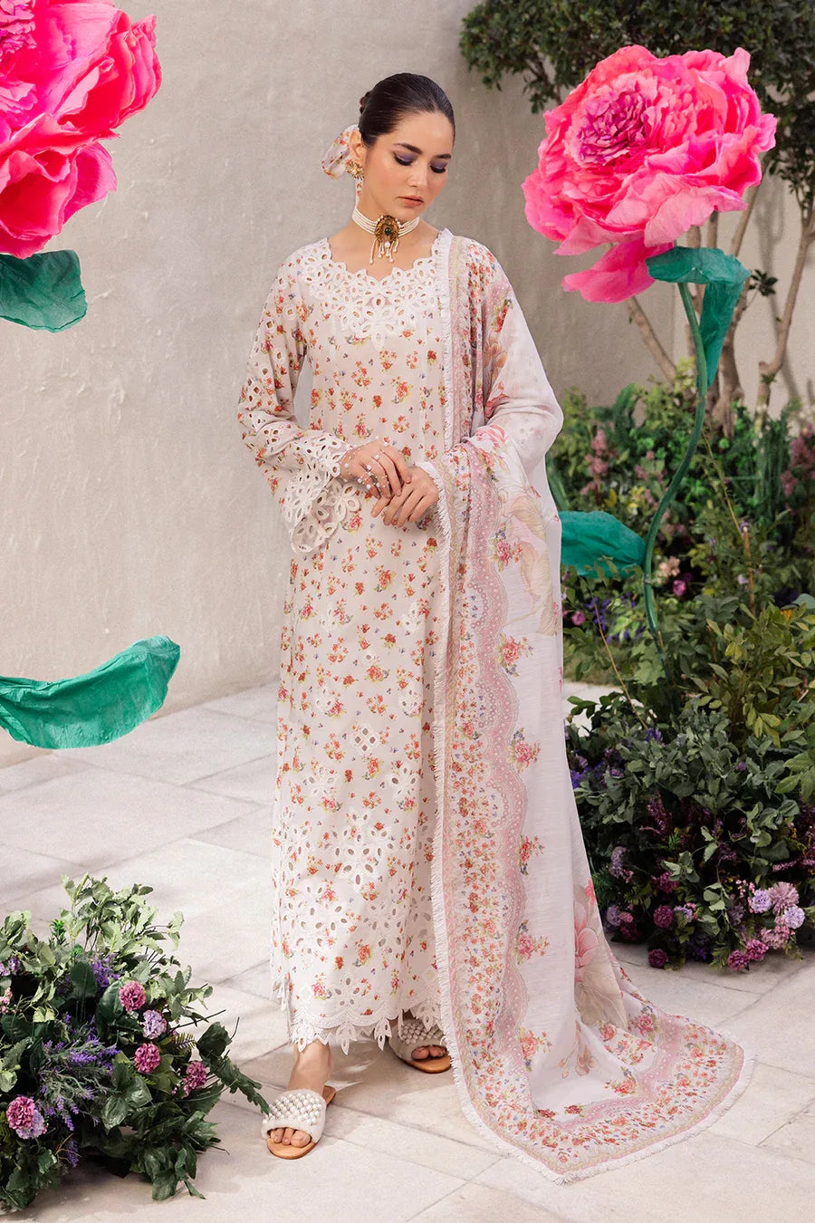Iznik | Dahlia Embroidered Lawn | DL-05 - Rang-e-Khaas