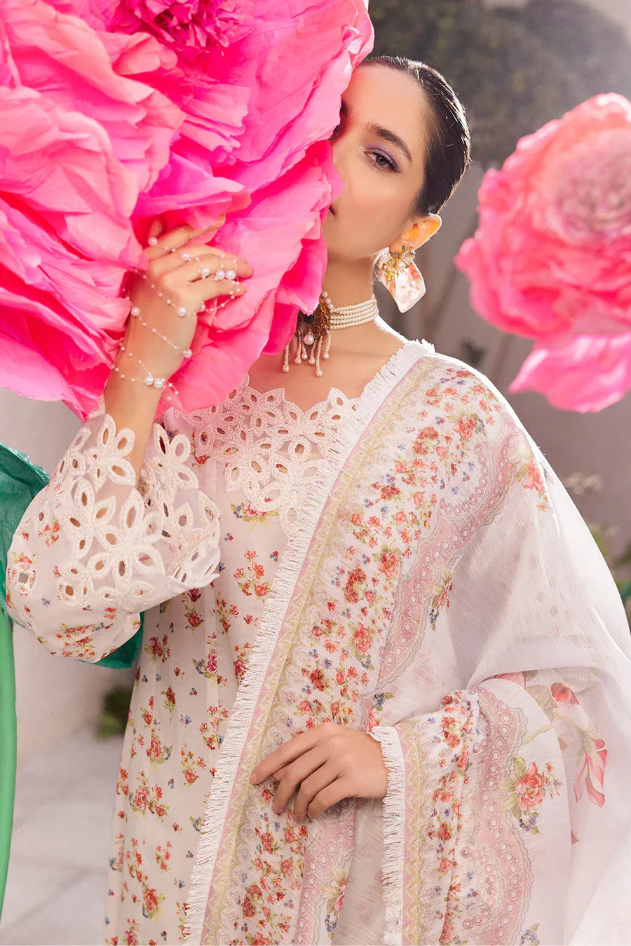 Iznik | Dahlia Embroidered Lawn | DL-05 - Rang-e-Khaas