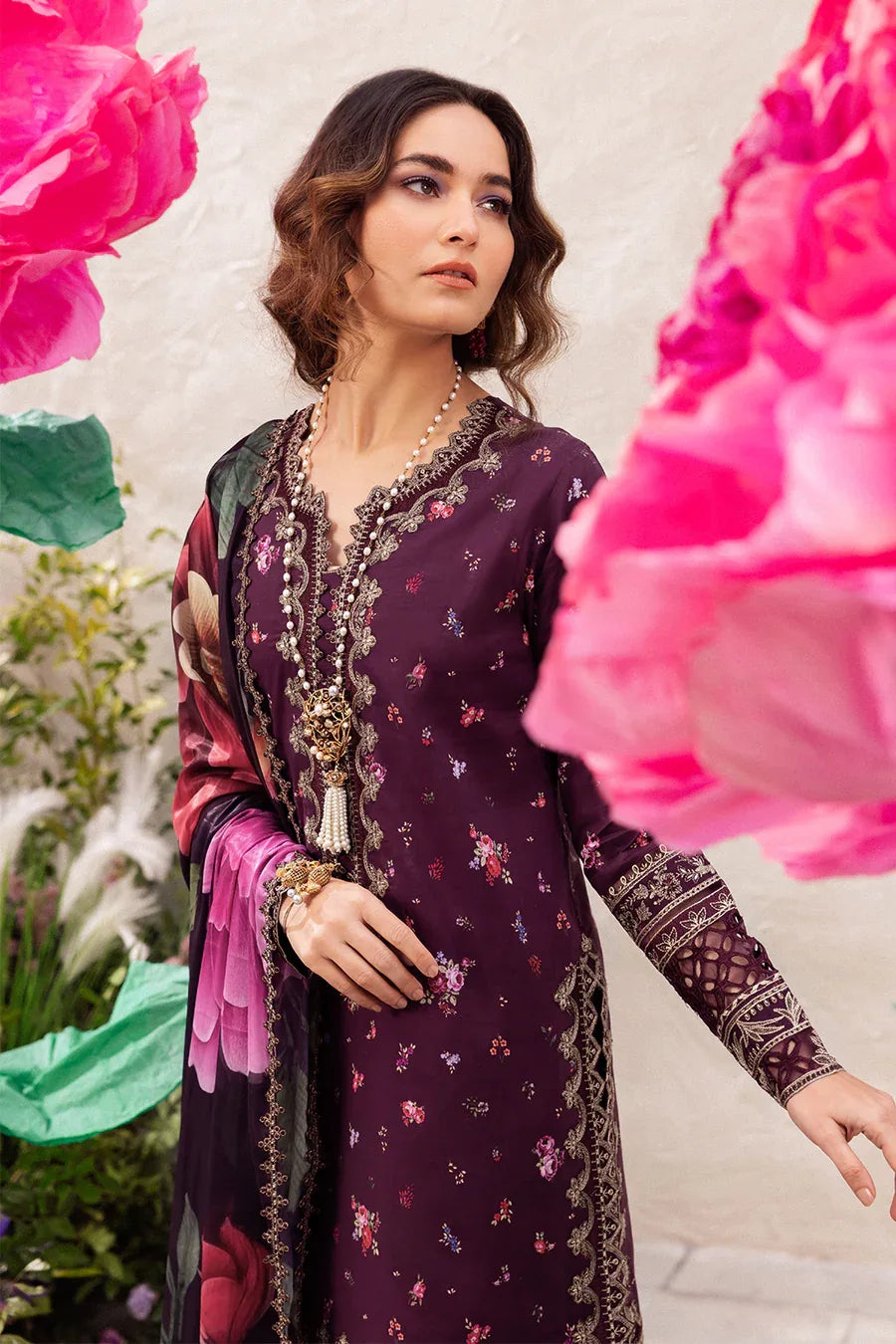 Iznik | Dahlia Embroidered Lawn | DL-06 - Rang-e-Khaas